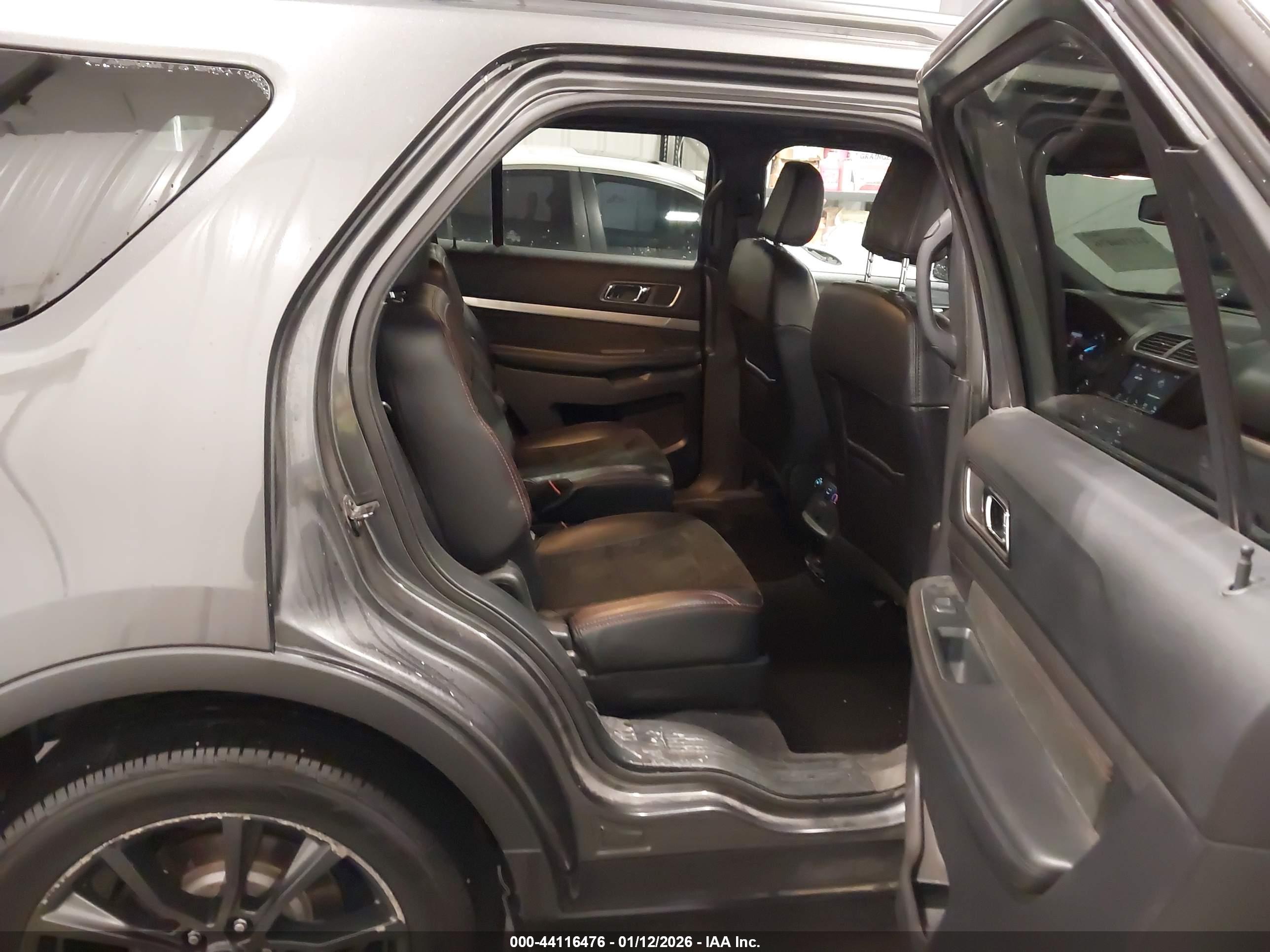 FORD EXPLORER image 8