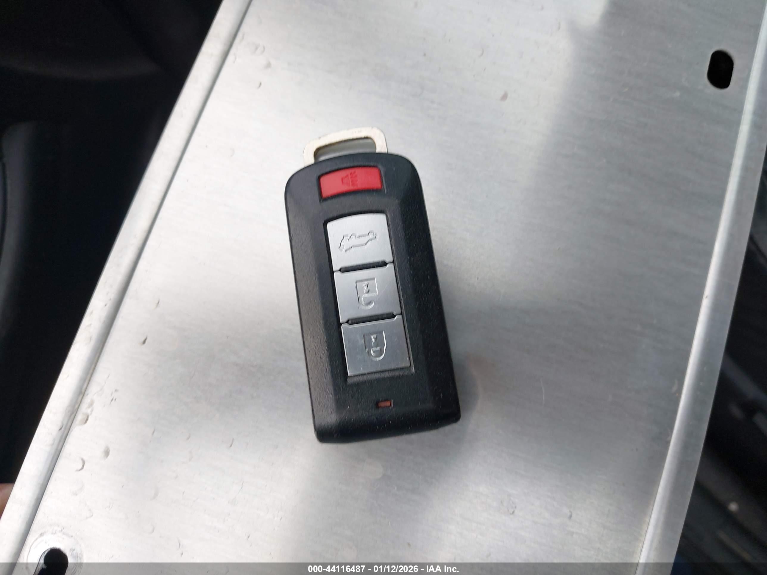 MITSUBISHI OUTLANDER image 11