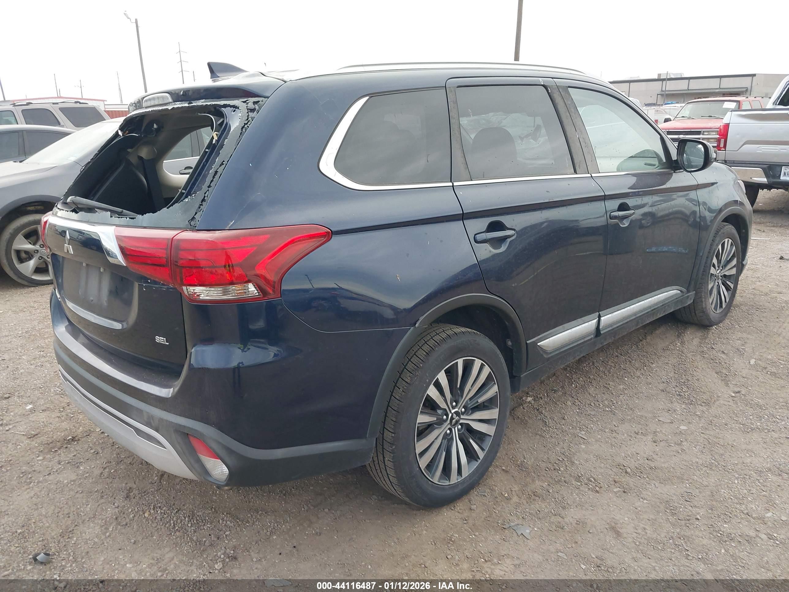 MITSUBISHI OUTLANDER image 4