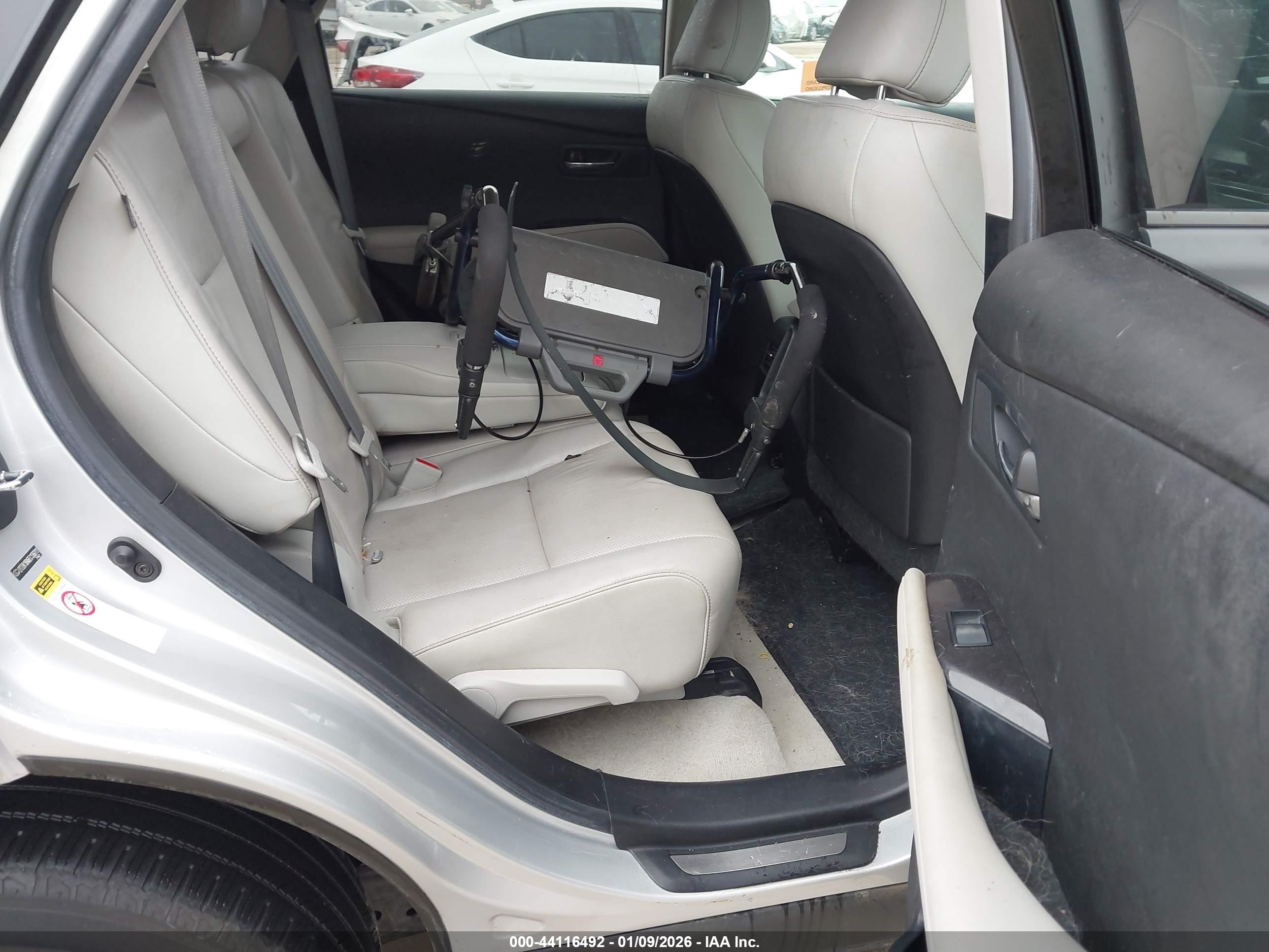 LEXUS RX image 8