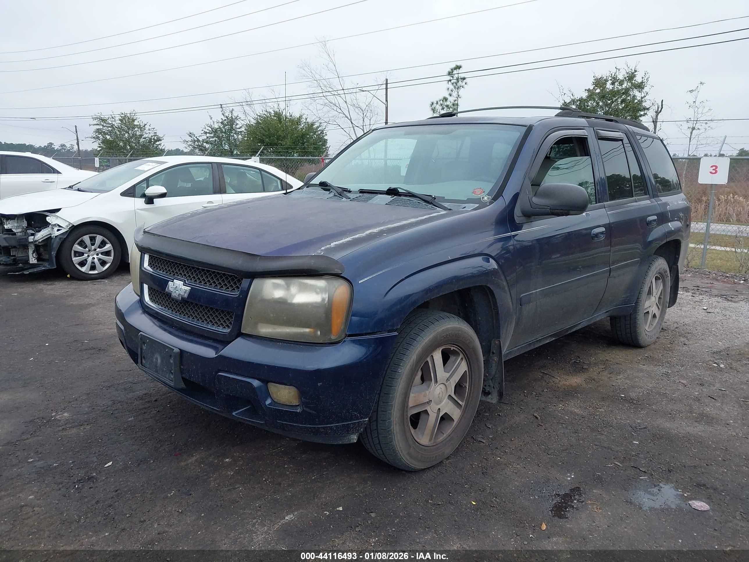 CHEVROLET TRAILBLAZER image 2