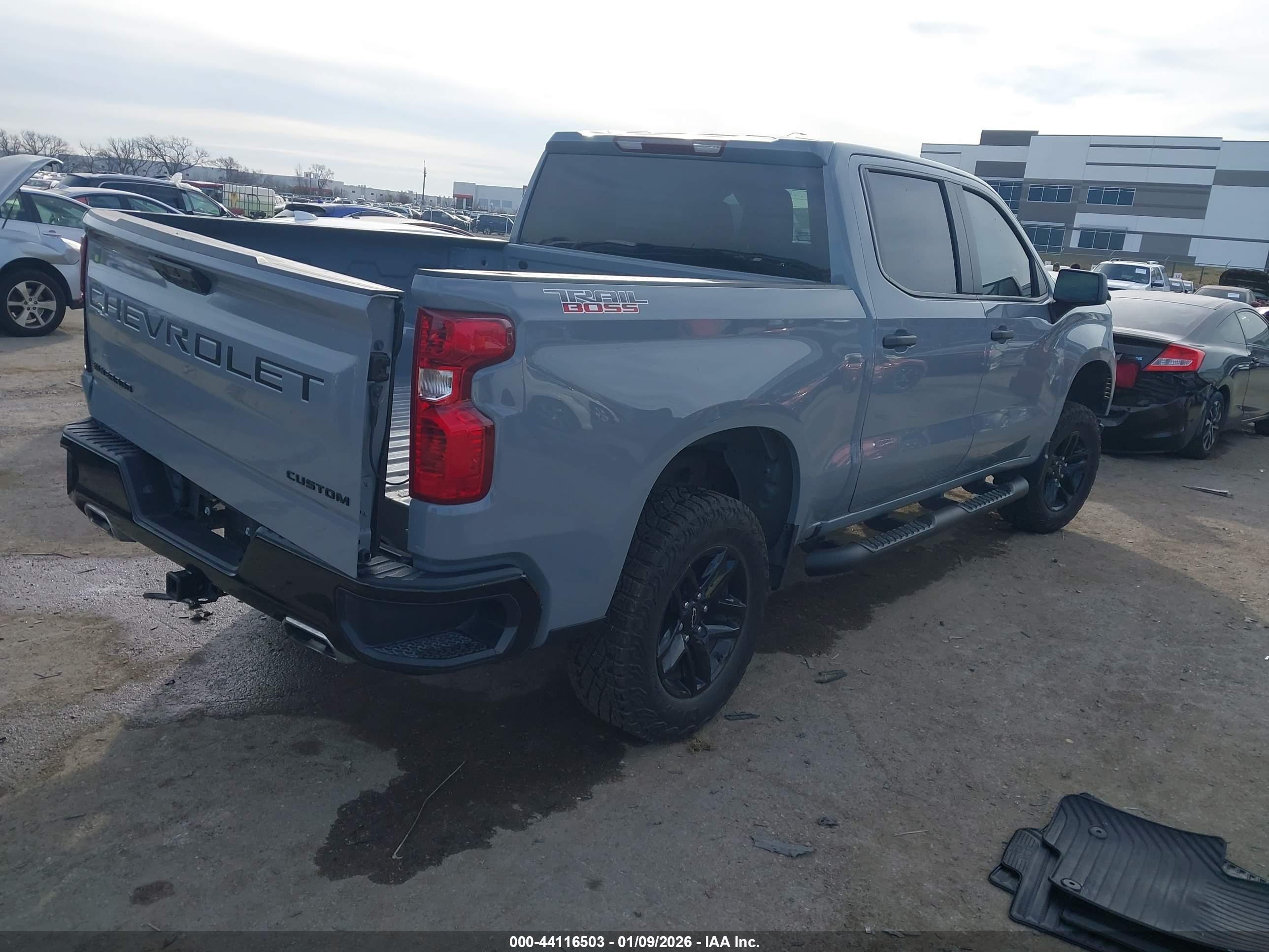 CHEVROLET SILVERADO image 4