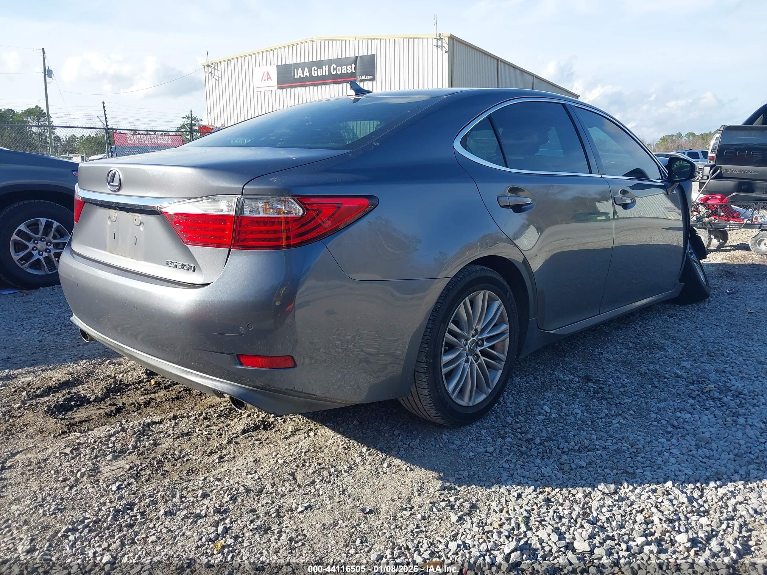 LEXUS ES image 4