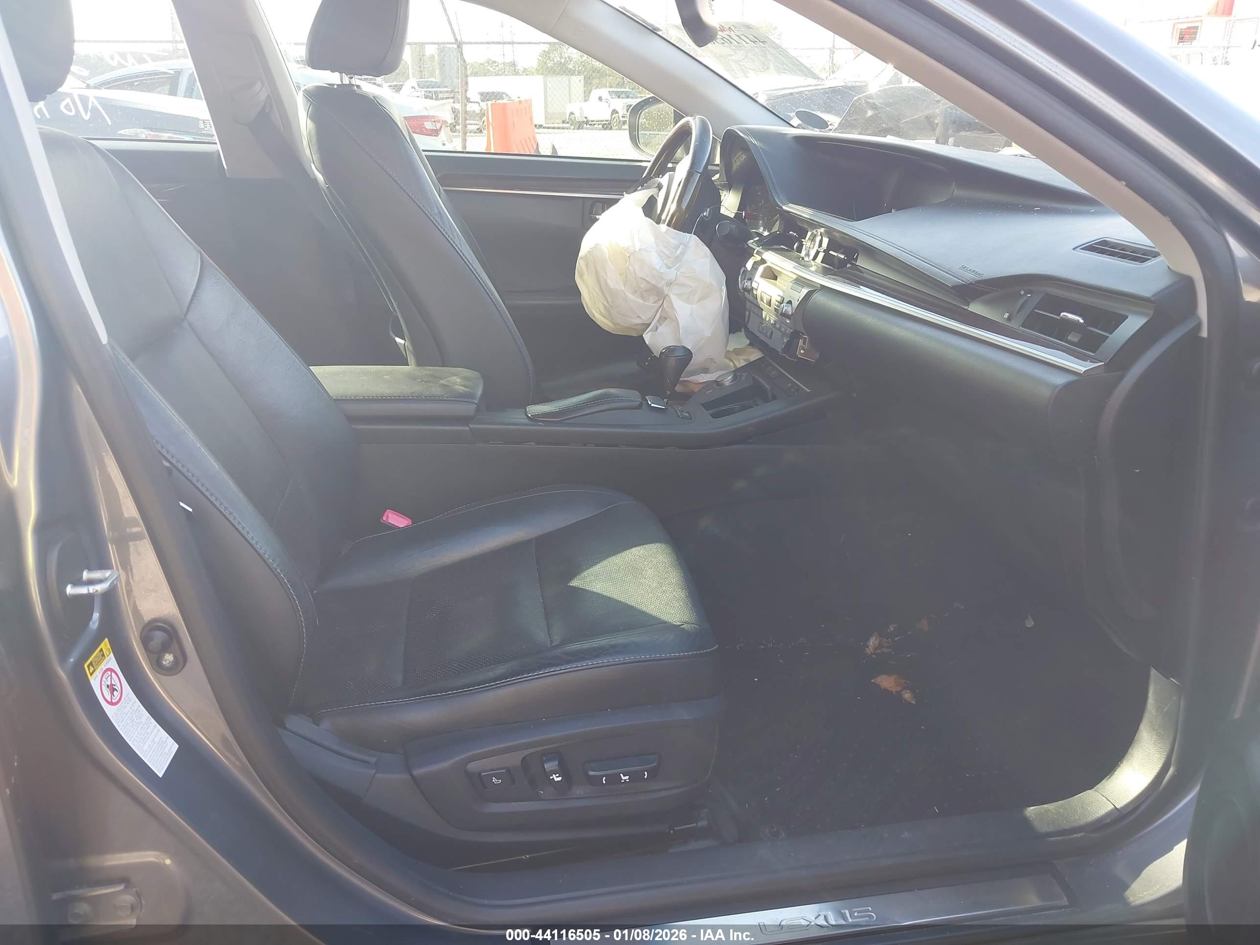 LEXUS ES image 5