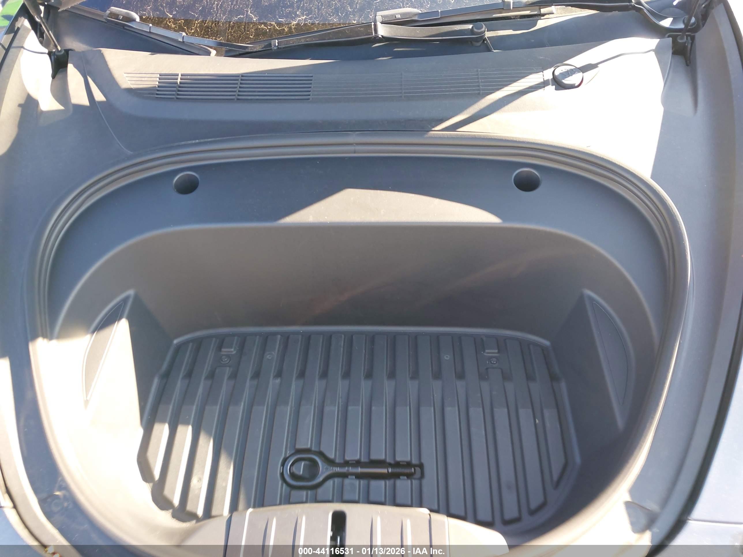 TESLA MODEL image 10