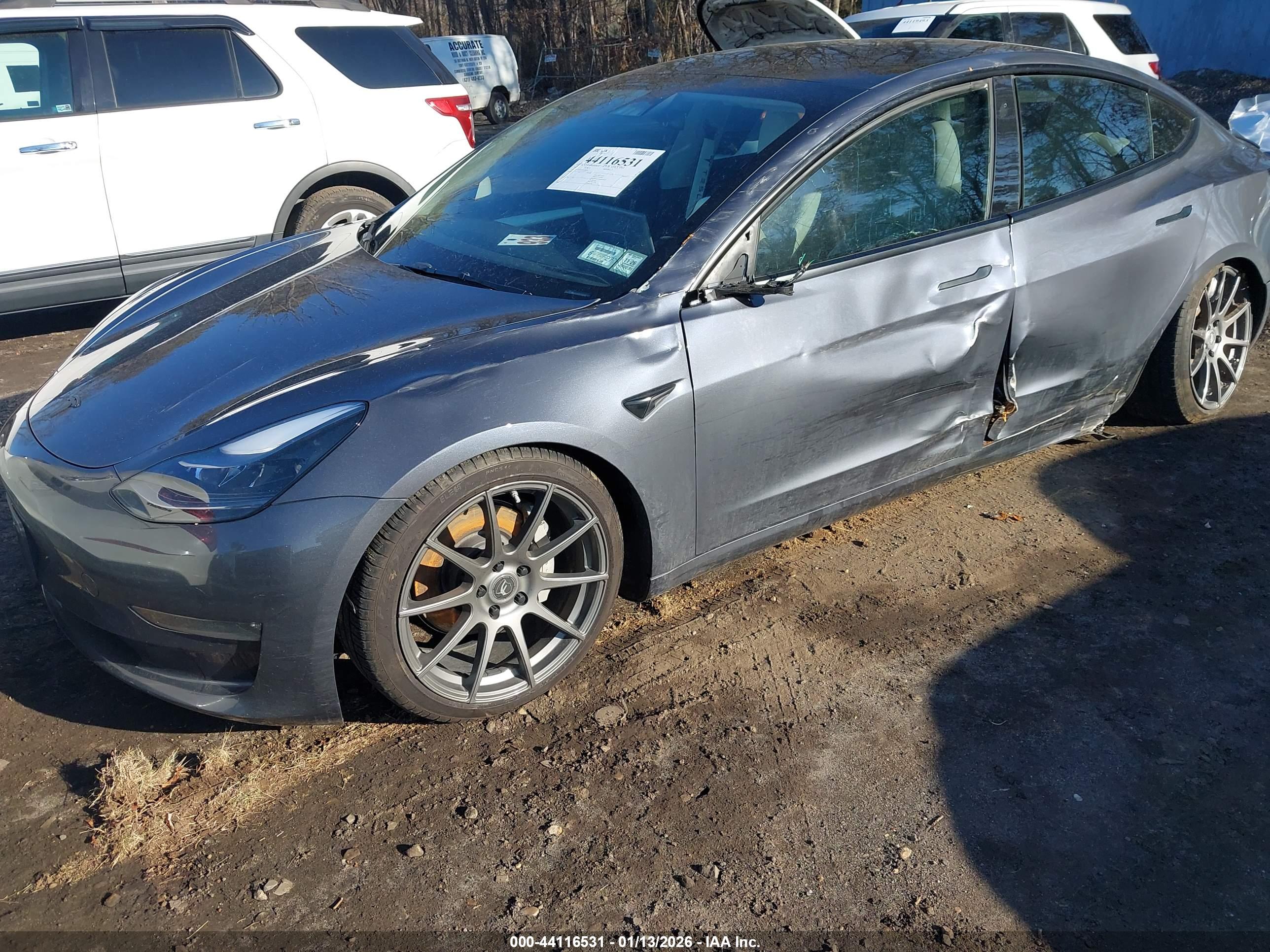 TESLA MODEL image 2
