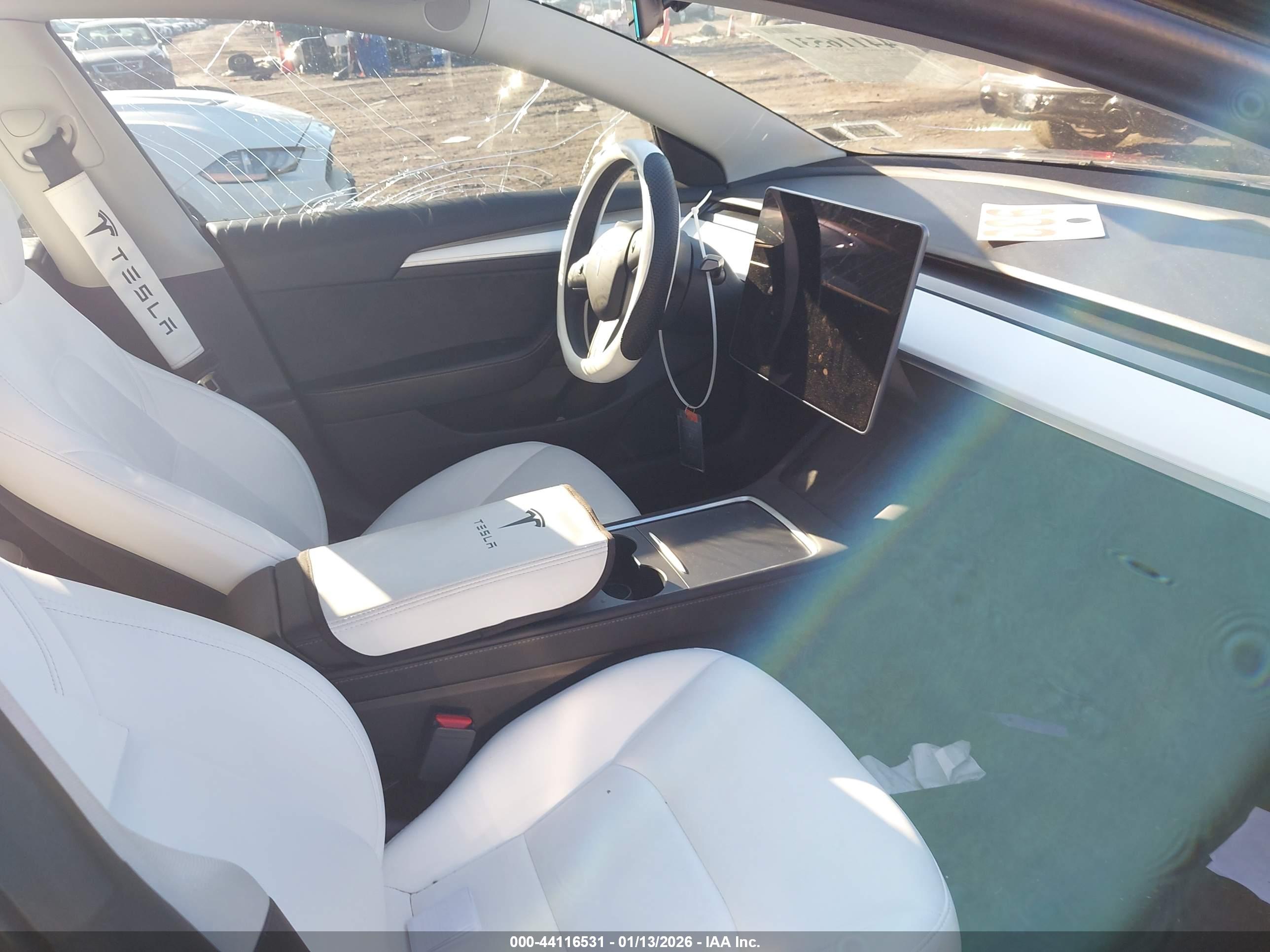 TESLA MODEL image 5
