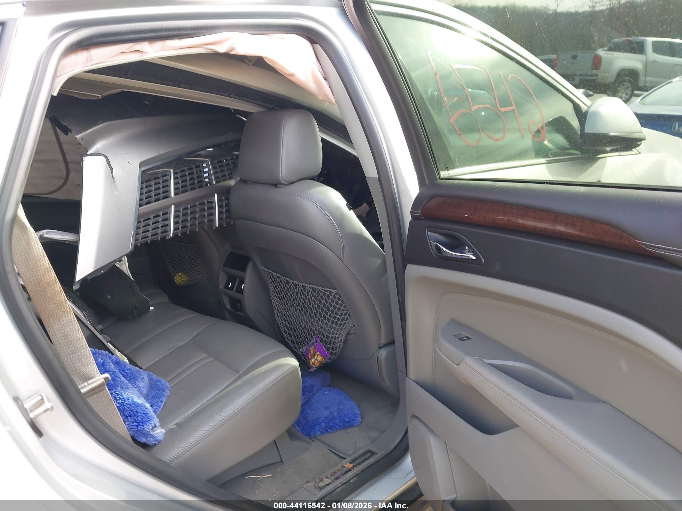 CADILLAC SRX image 8