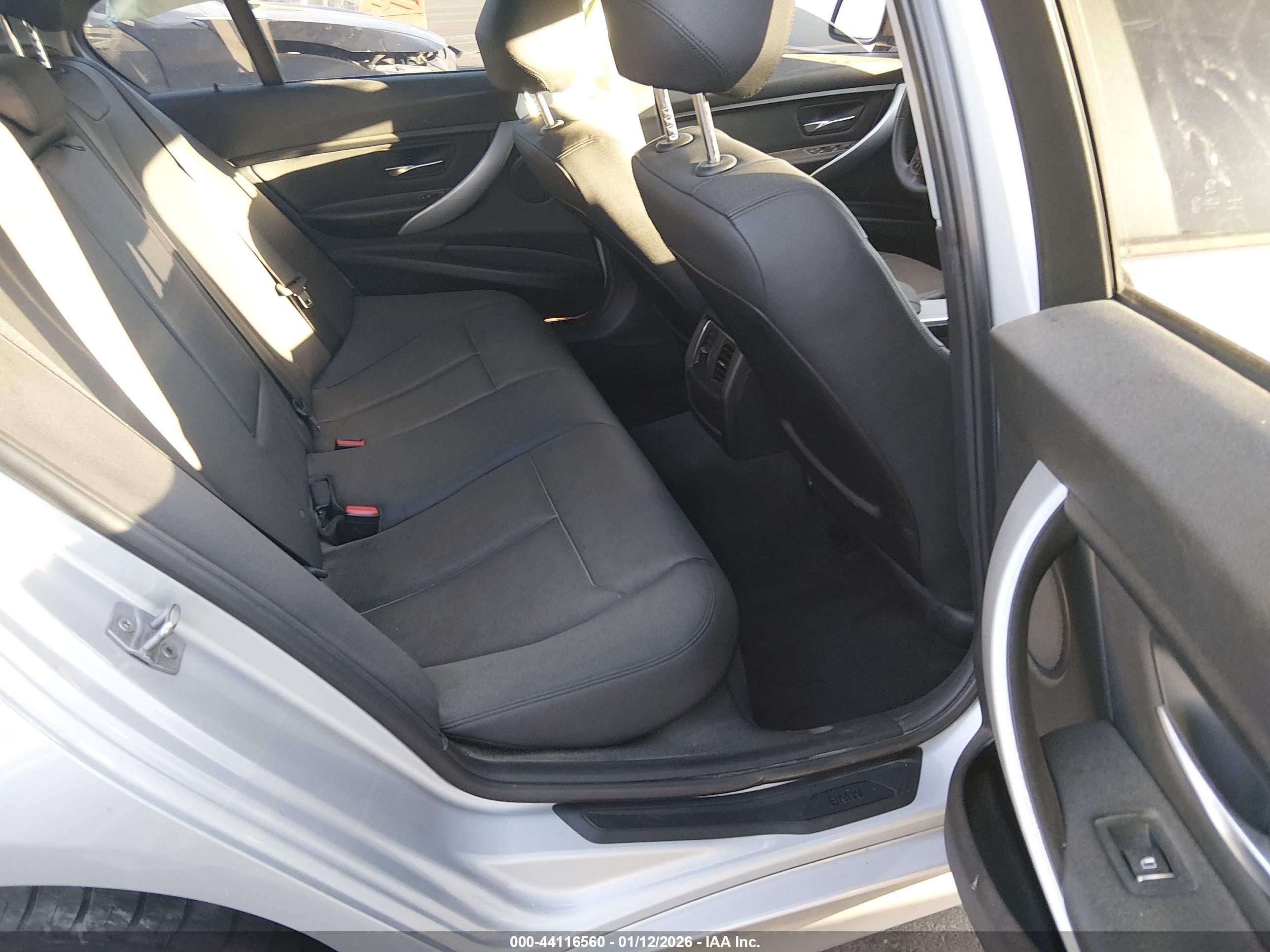 BMW 320I image 8