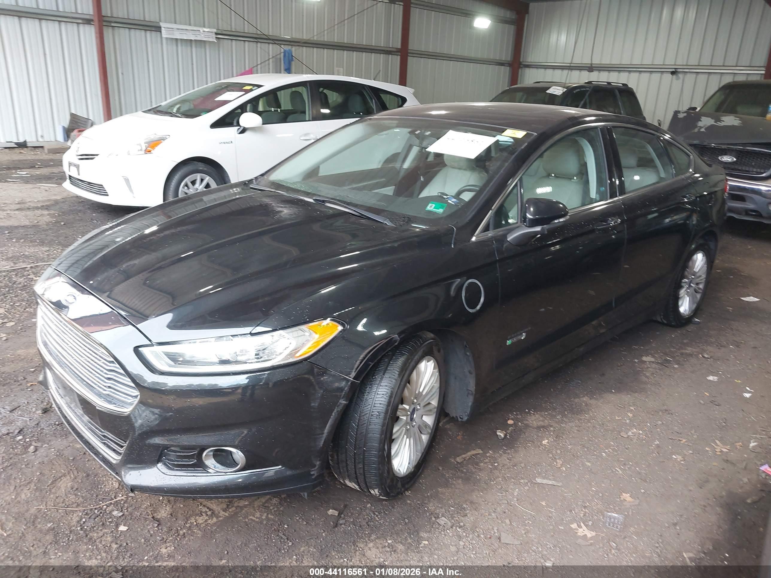 FORD FUSION image 2
