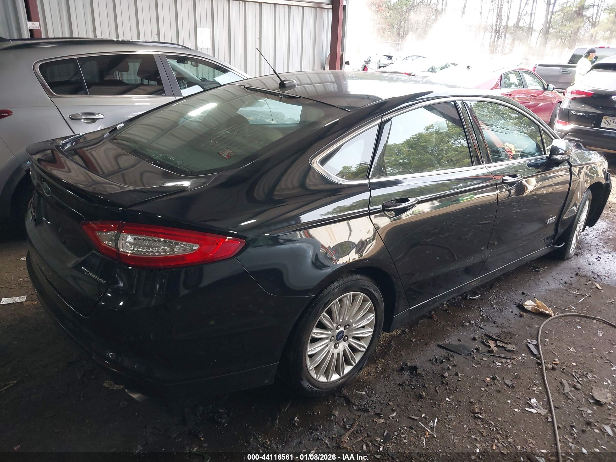 FORD FUSION image 4