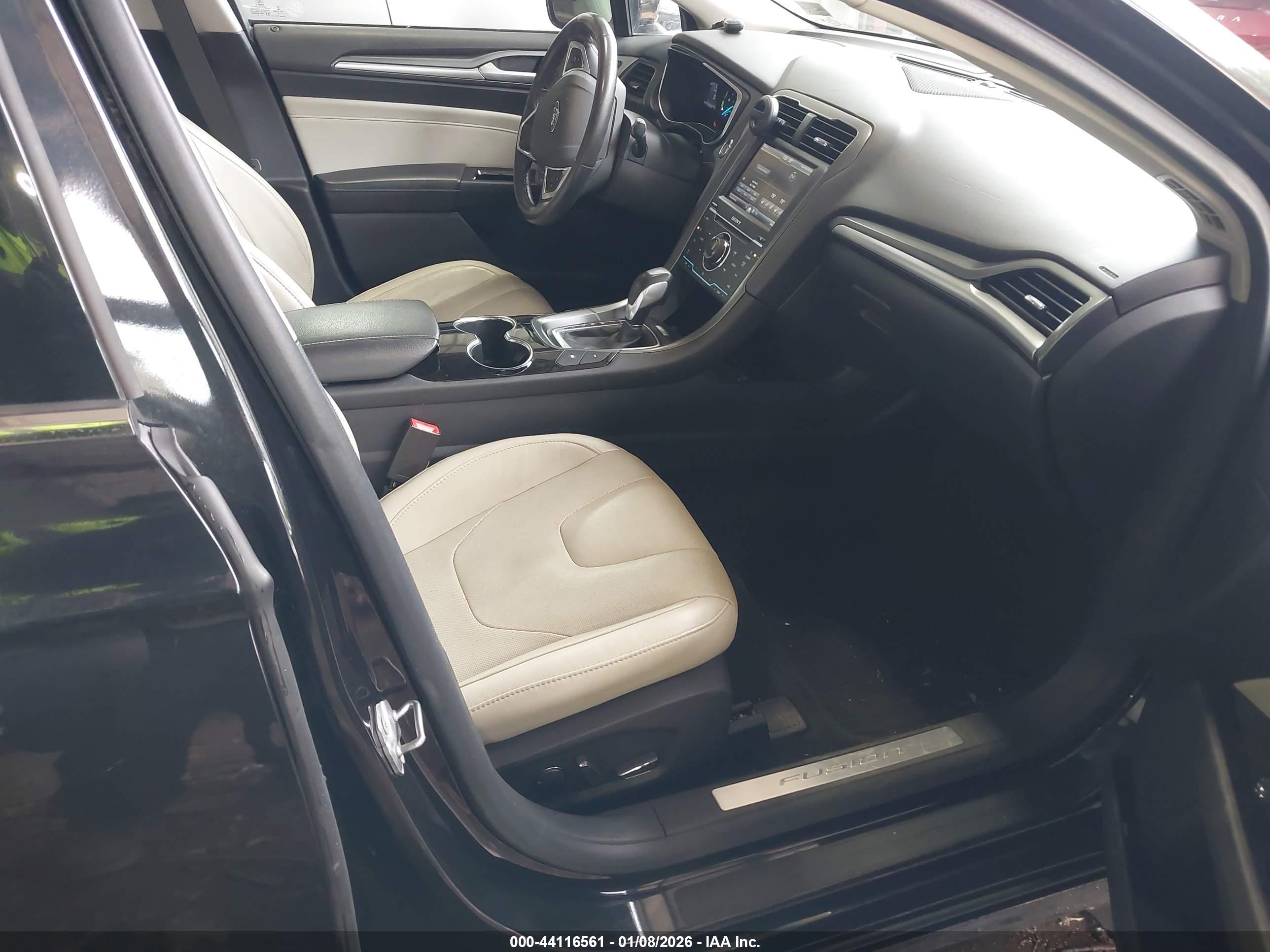 FORD FUSION image 5
