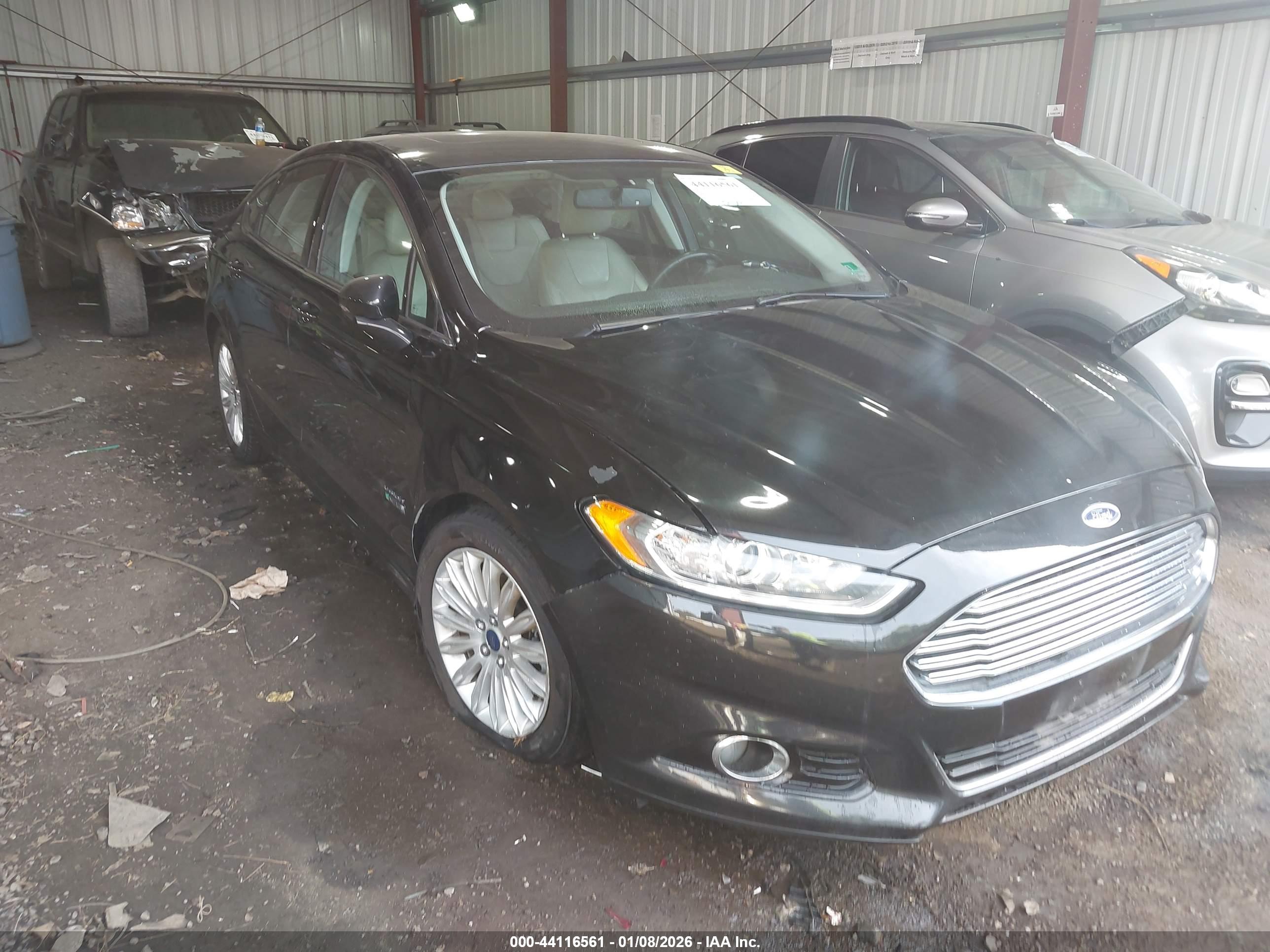 FORD FUSION image 6