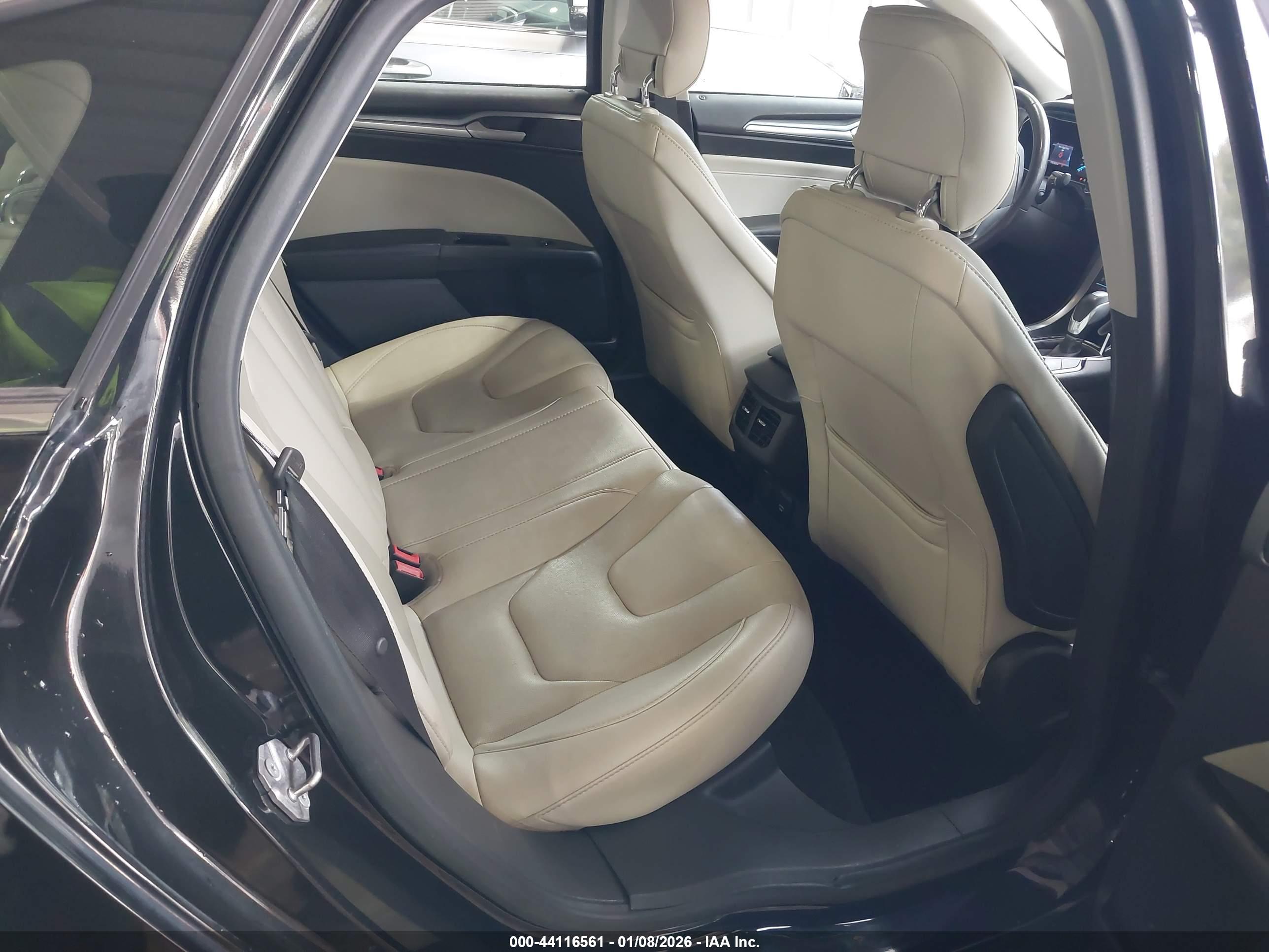 FORD FUSION image 8