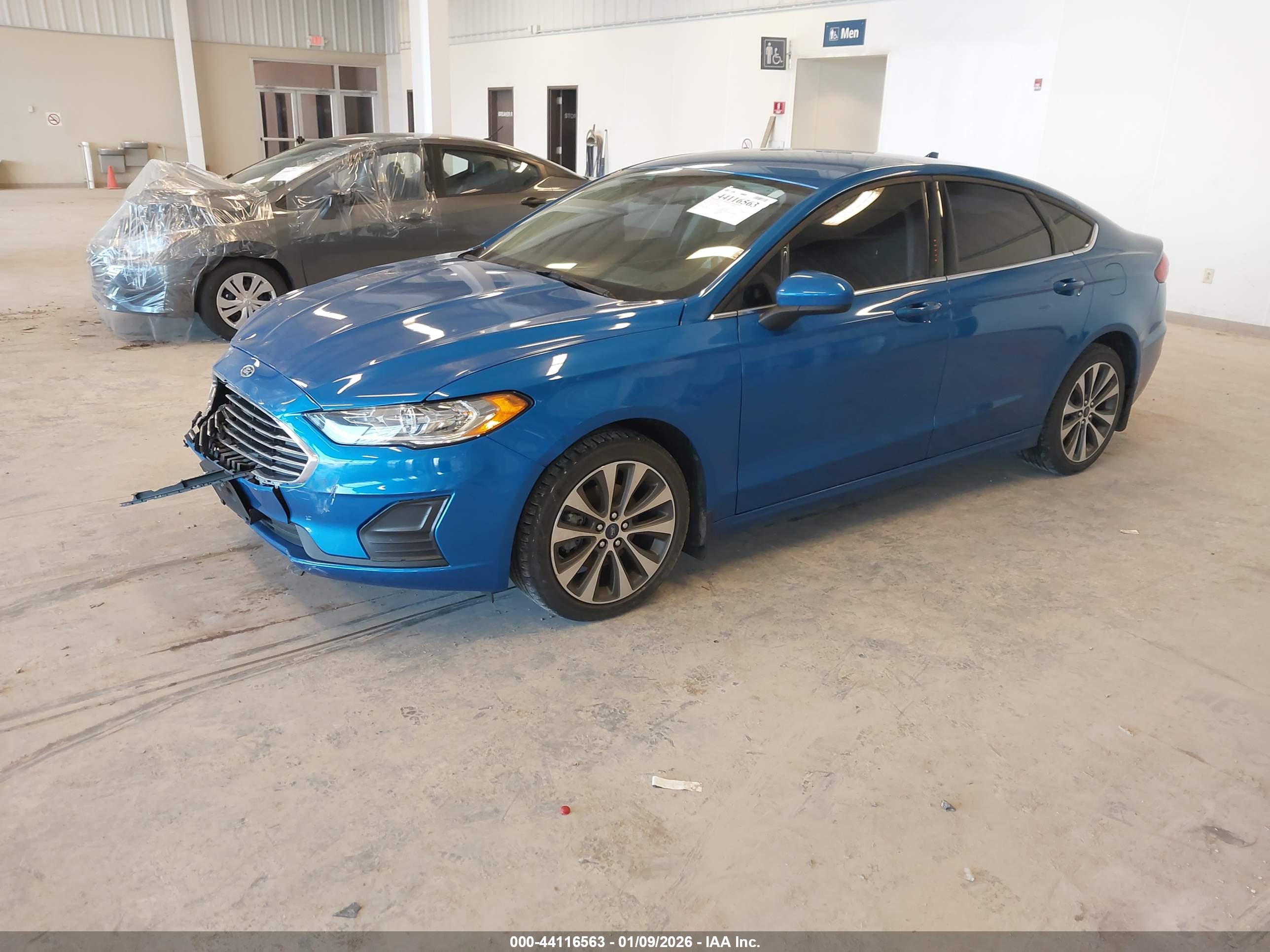 FORD FUSION image 2