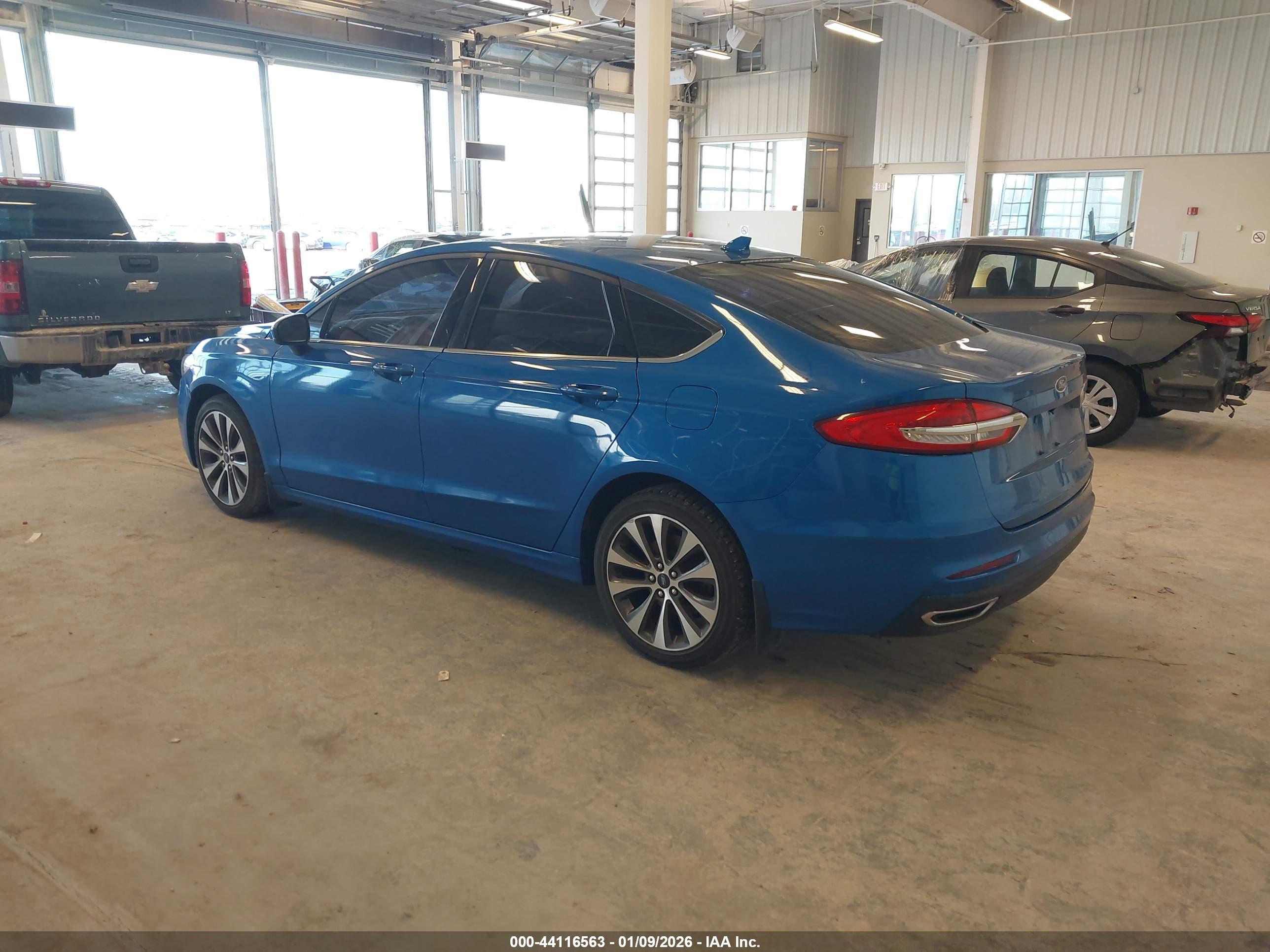 FORD FUSION image 3