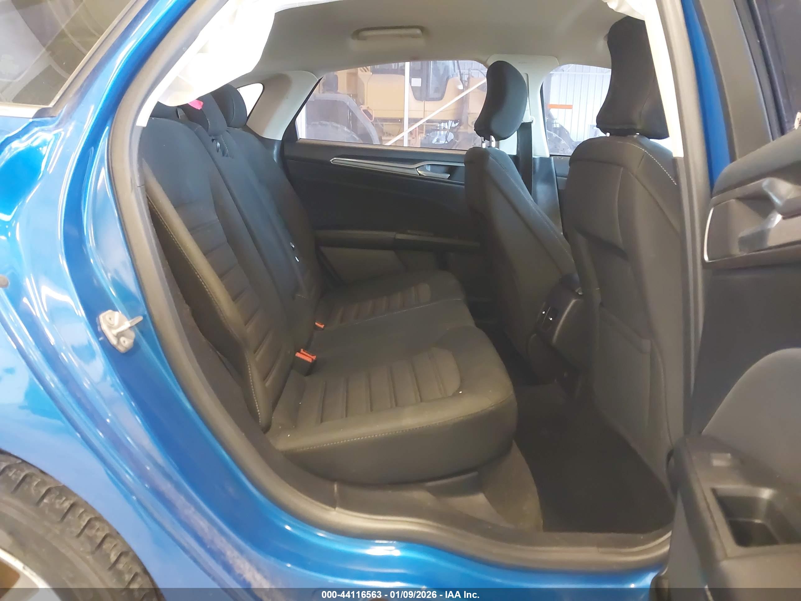 FORD FUSION image 8