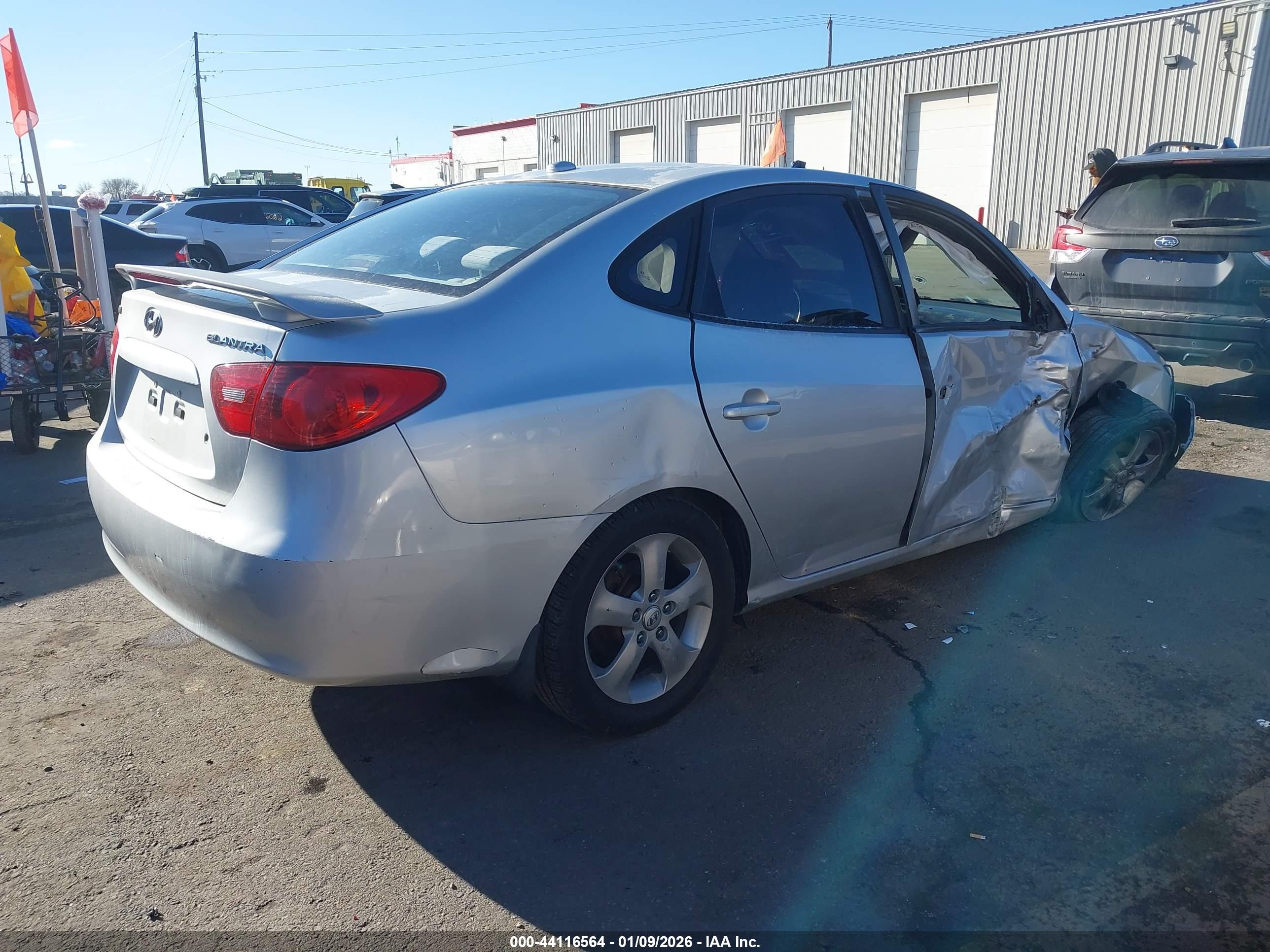 HYUNDAI ELANTRA image 4