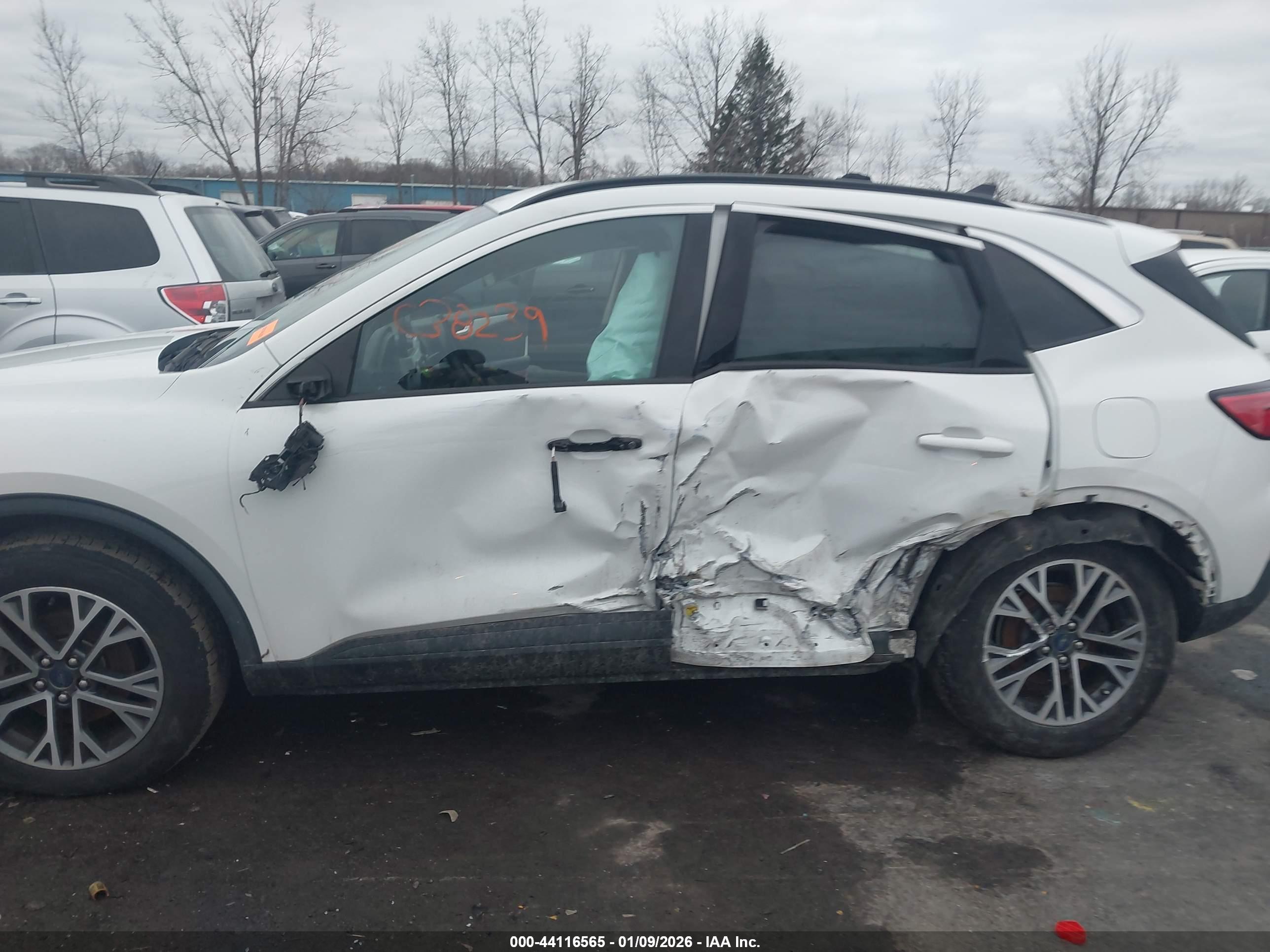 FORD ESCAPE image 6