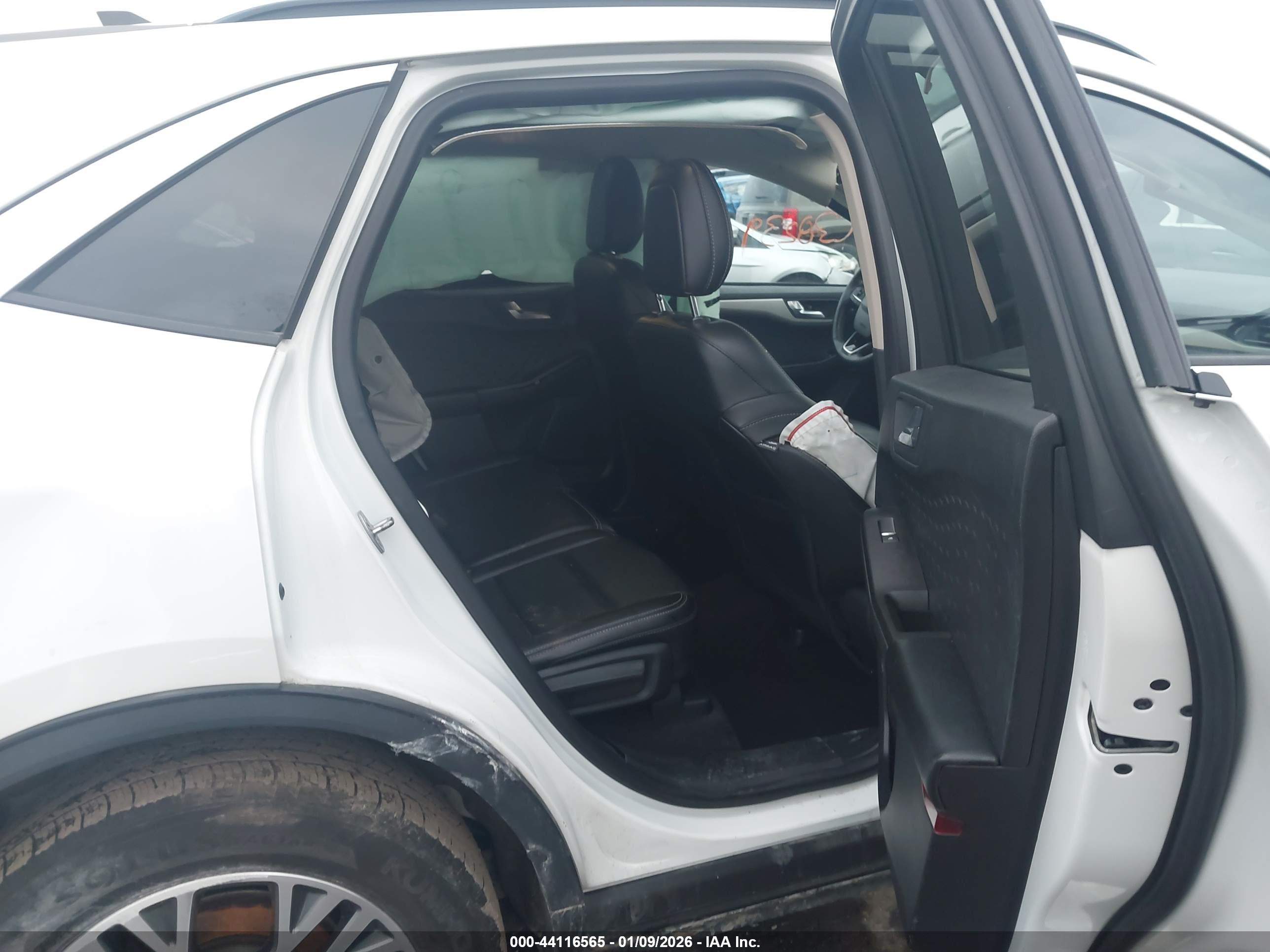 FORD ESCAPE image 8
