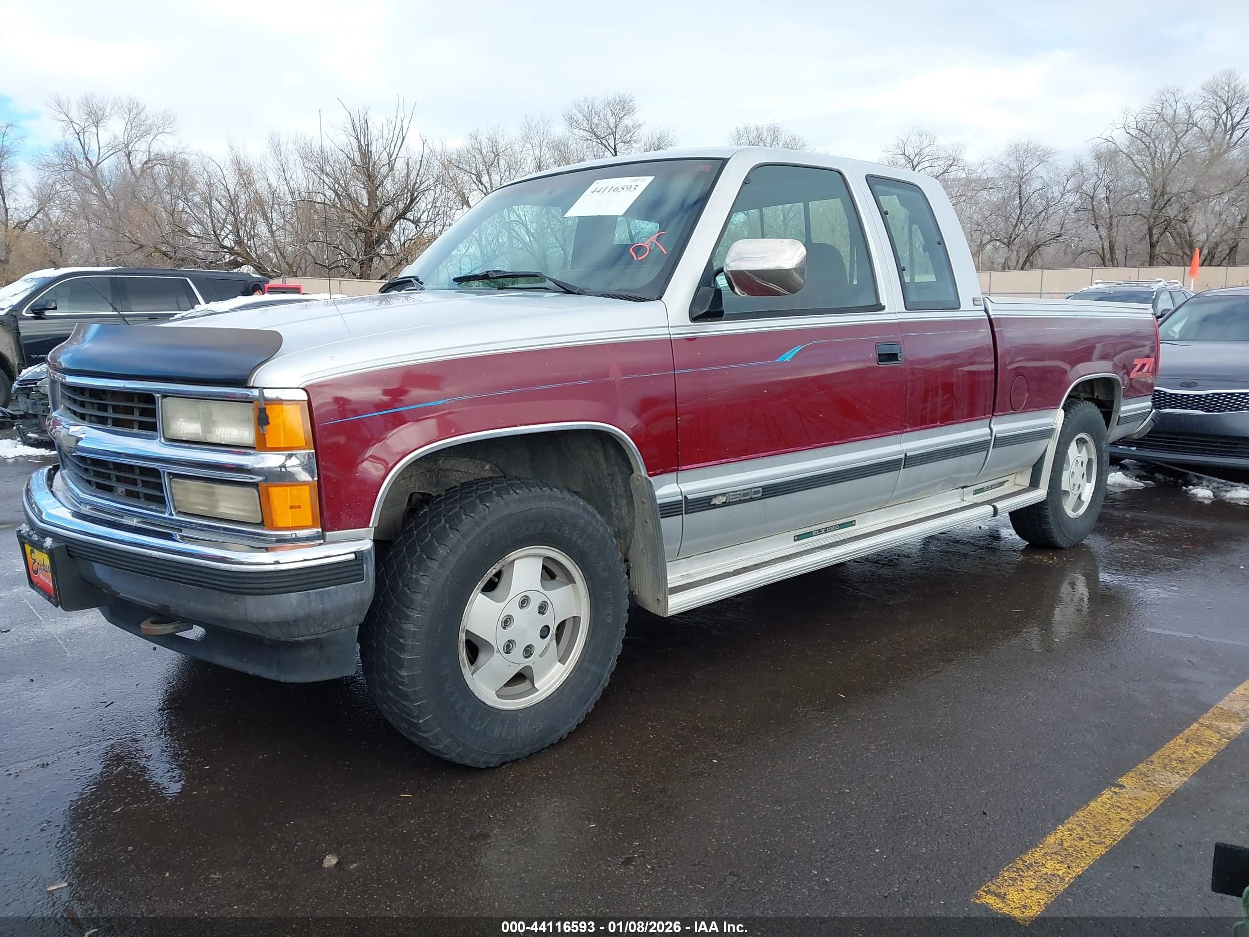 CHEVROLET GMT-400 image 2