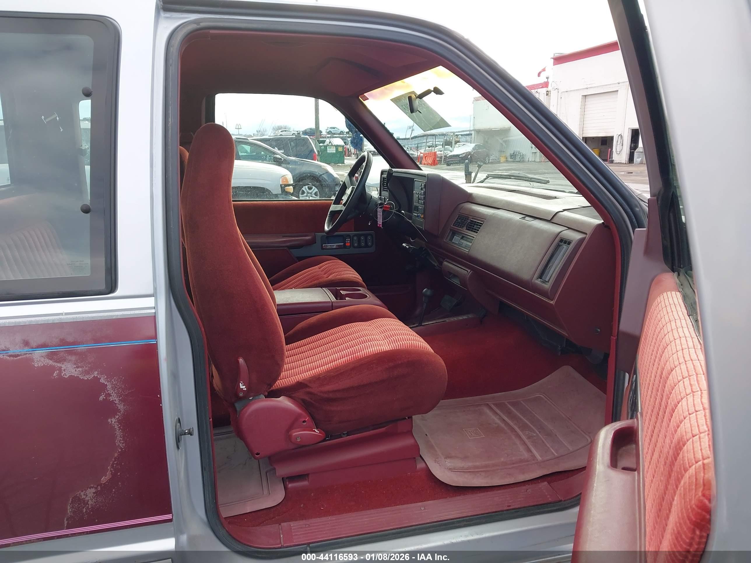 CHEVROLET GMT-400 image 5