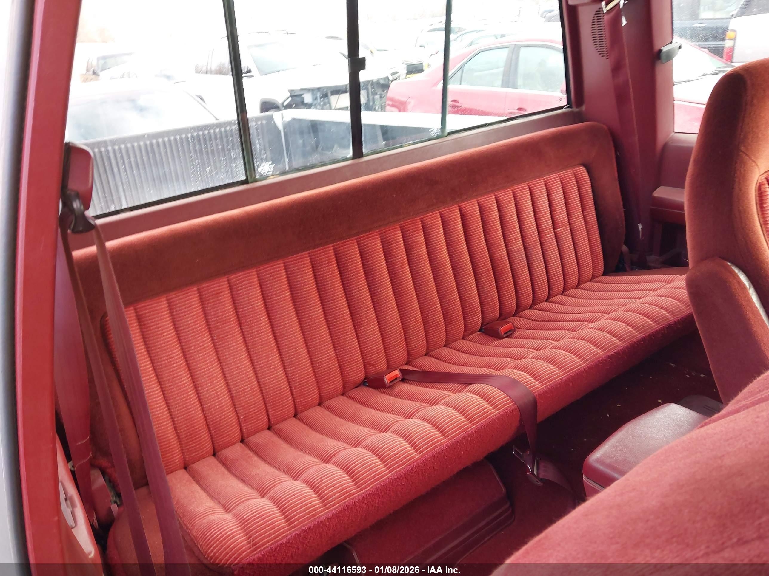 CHEVROLET GMT-400 image 8