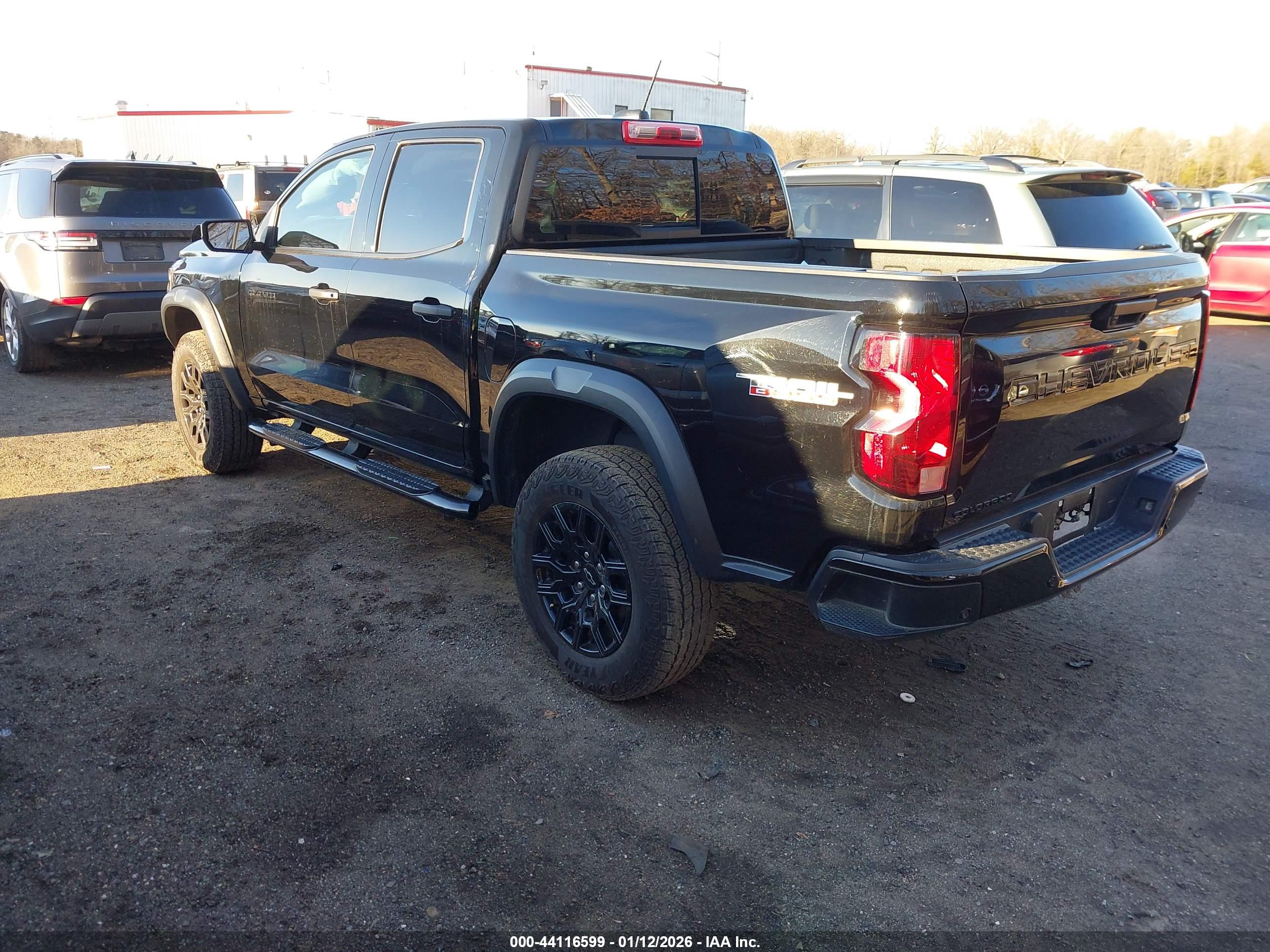 CHEVROLET COLORADO image 3