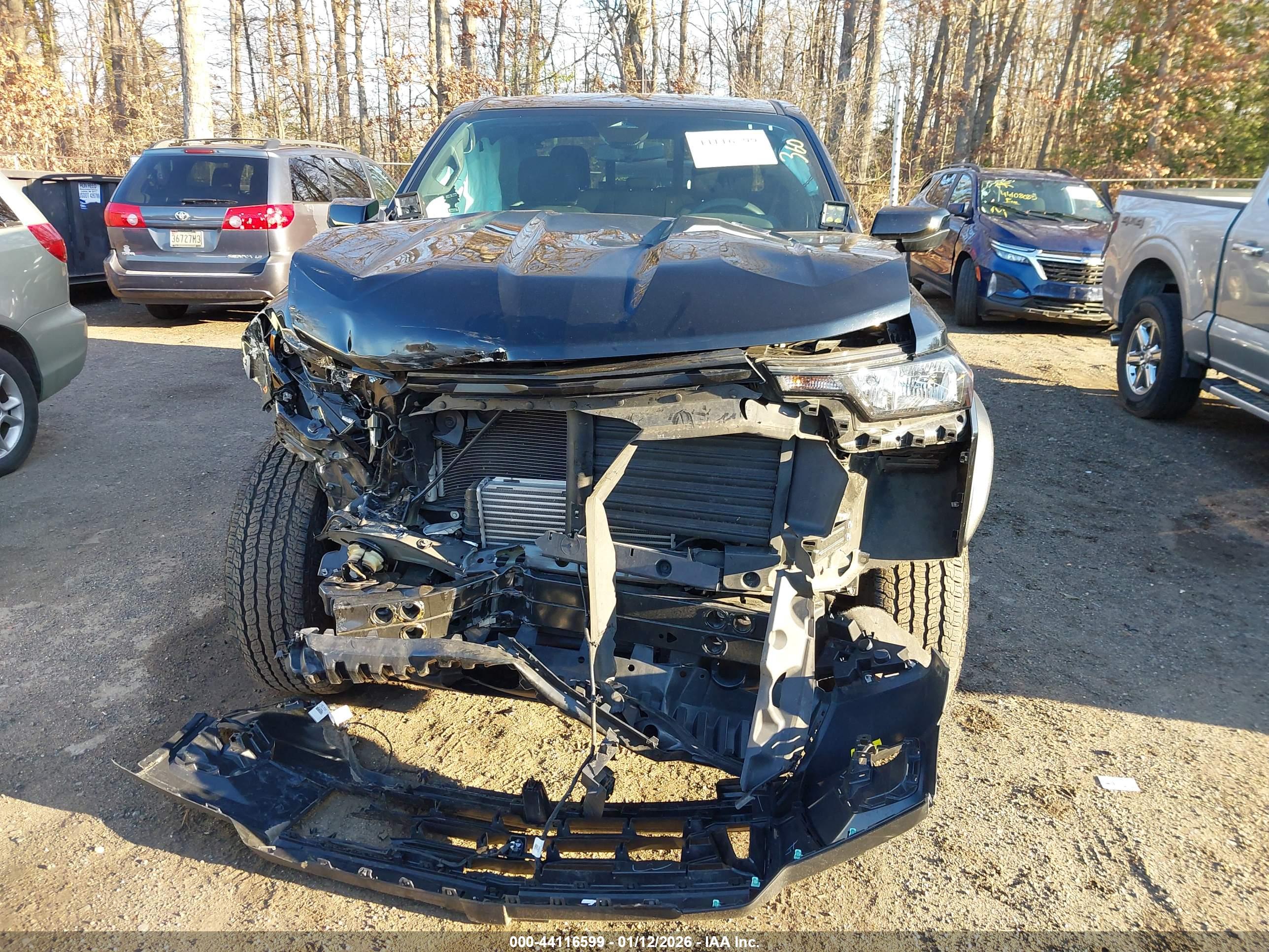 CHEVROLET COLORADO image 6