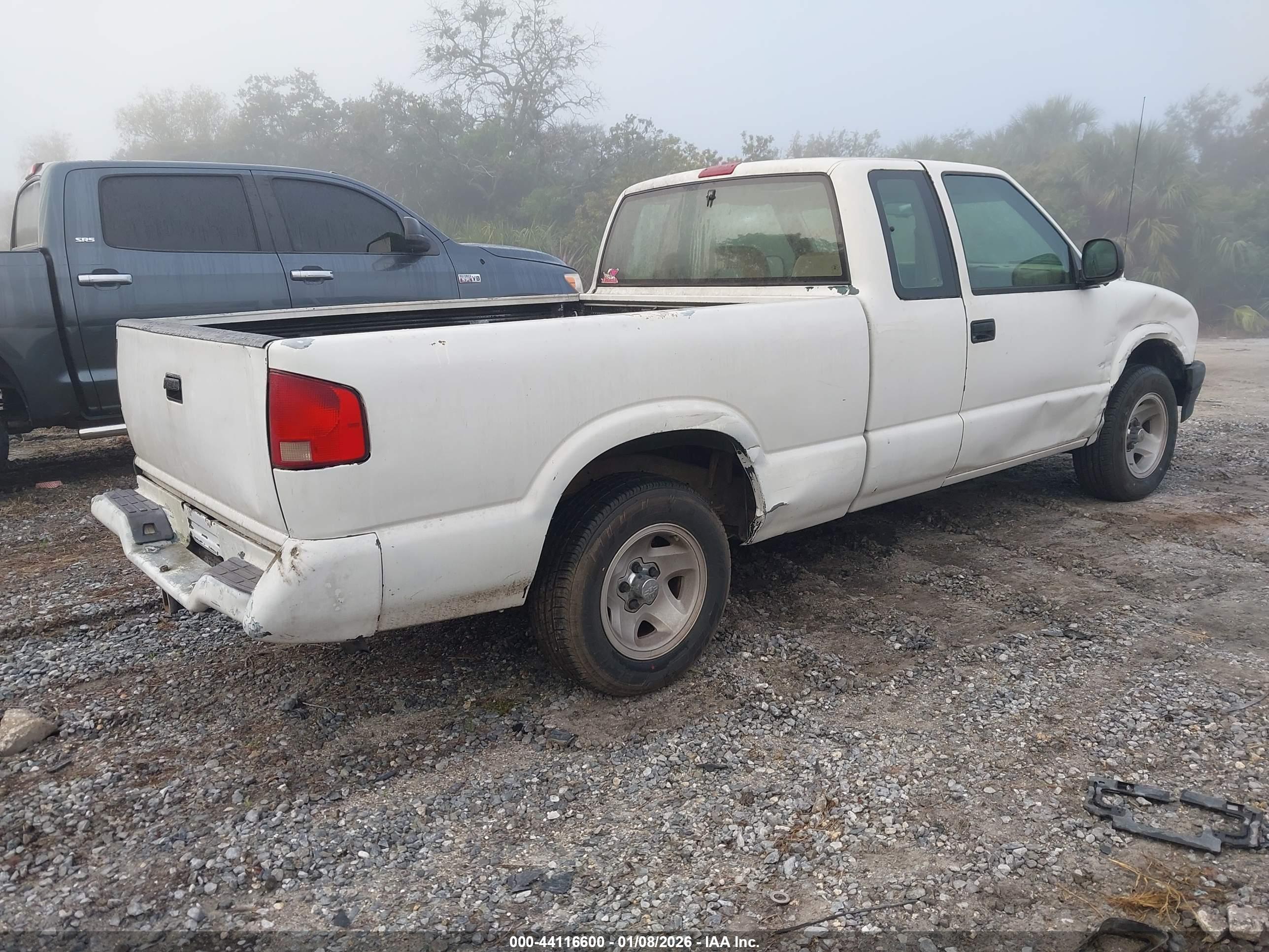 CHEVROLET S-10 image 4