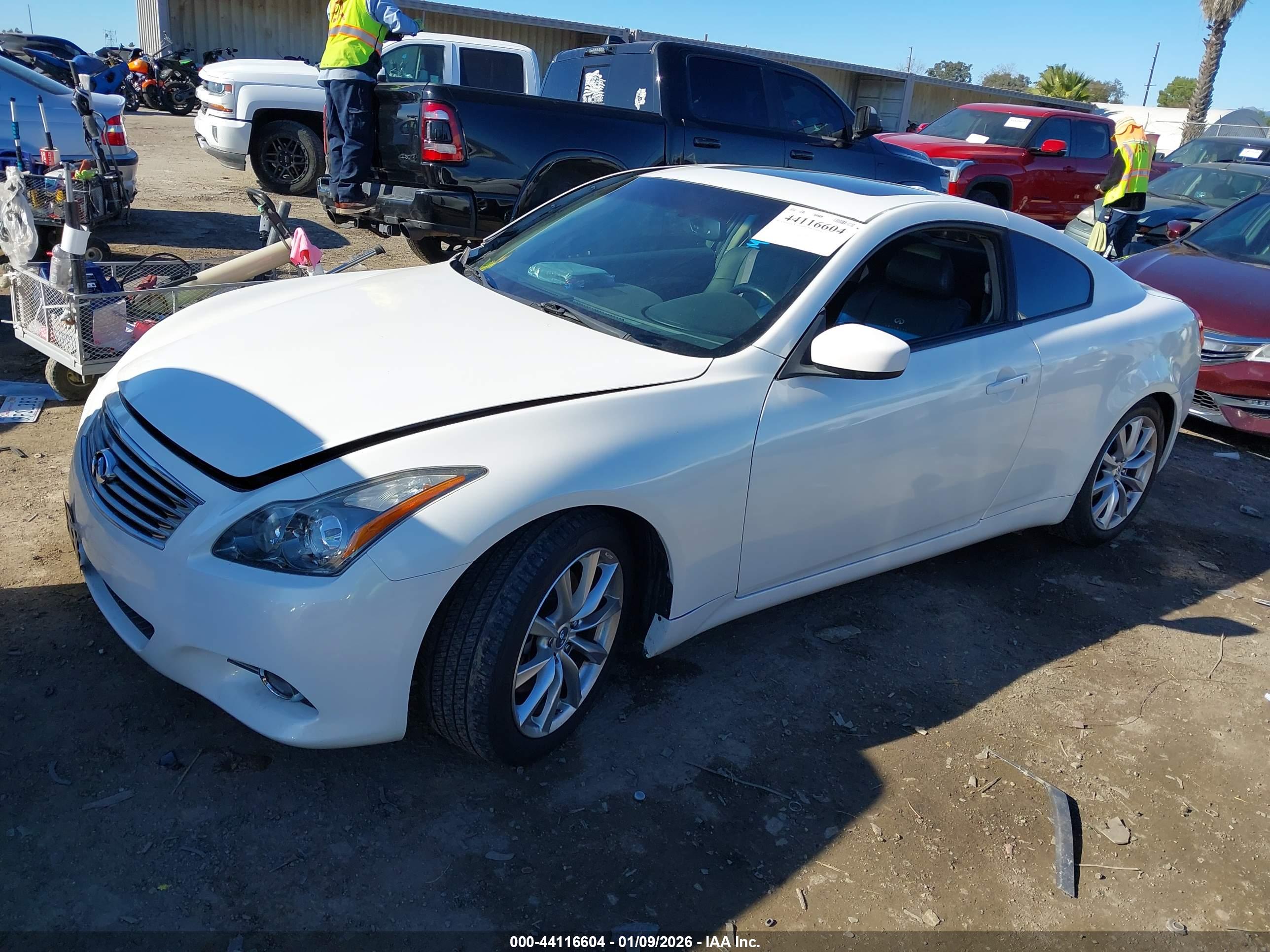 INFINITI G37 image 2