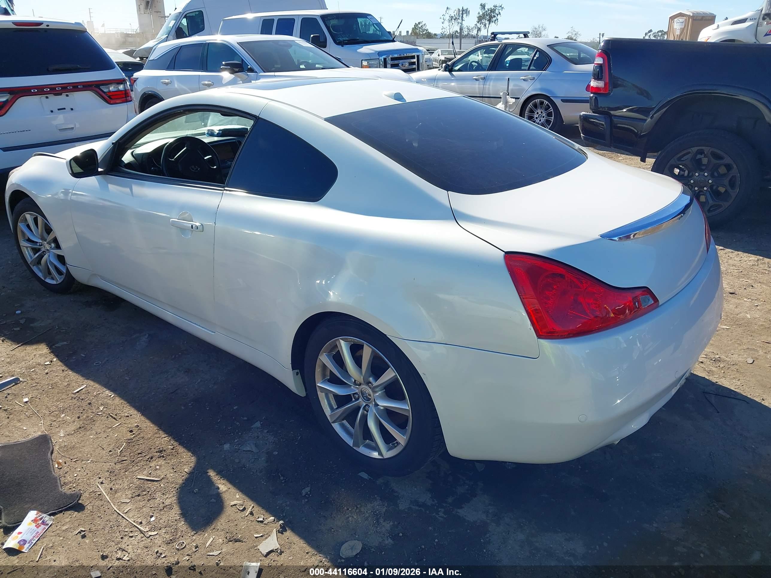 INFINITI G37 image 3