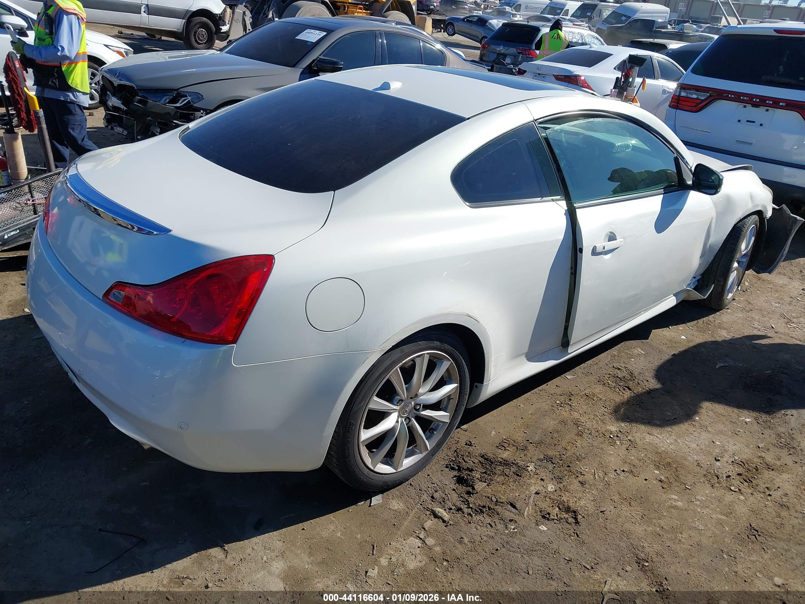 INFINITI G37 image 4