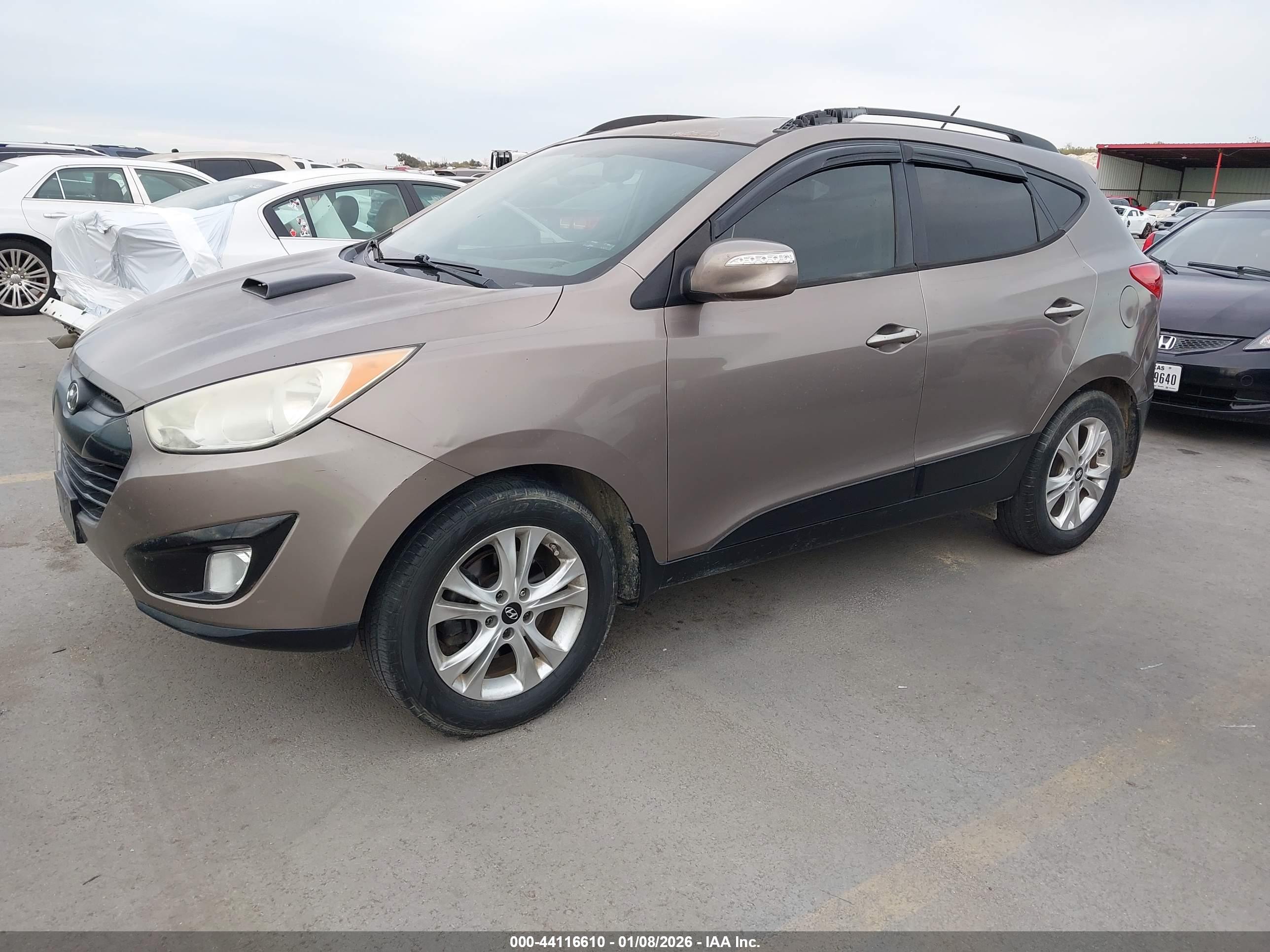 HYUNDAI TUCSON image 2