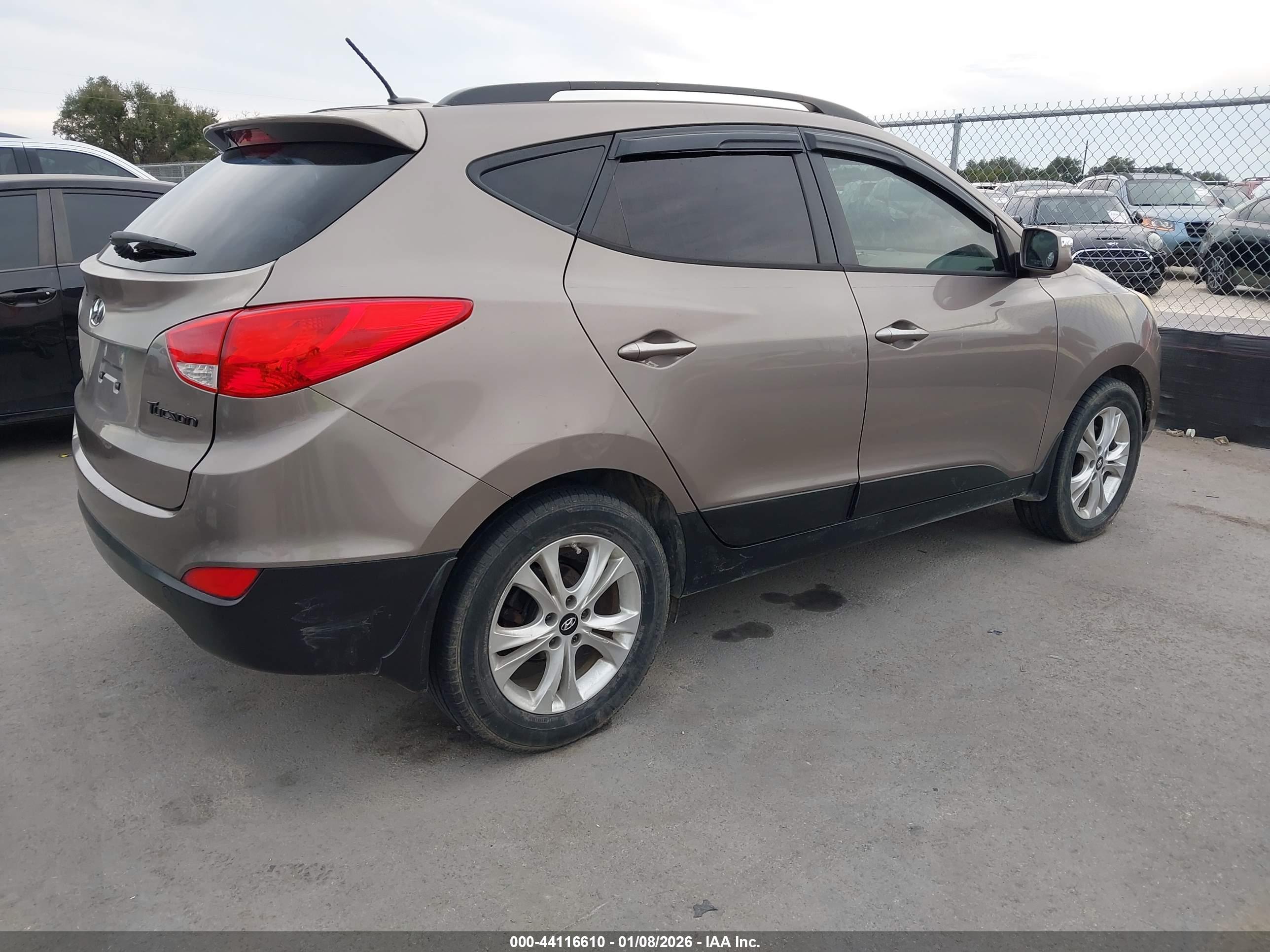 HYUNDAI TUCSON image 4