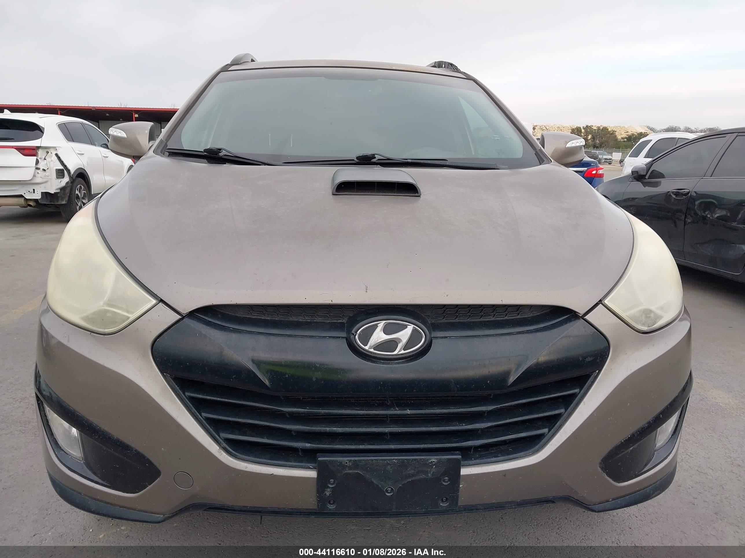 HYUNDAI TUCSON image 6