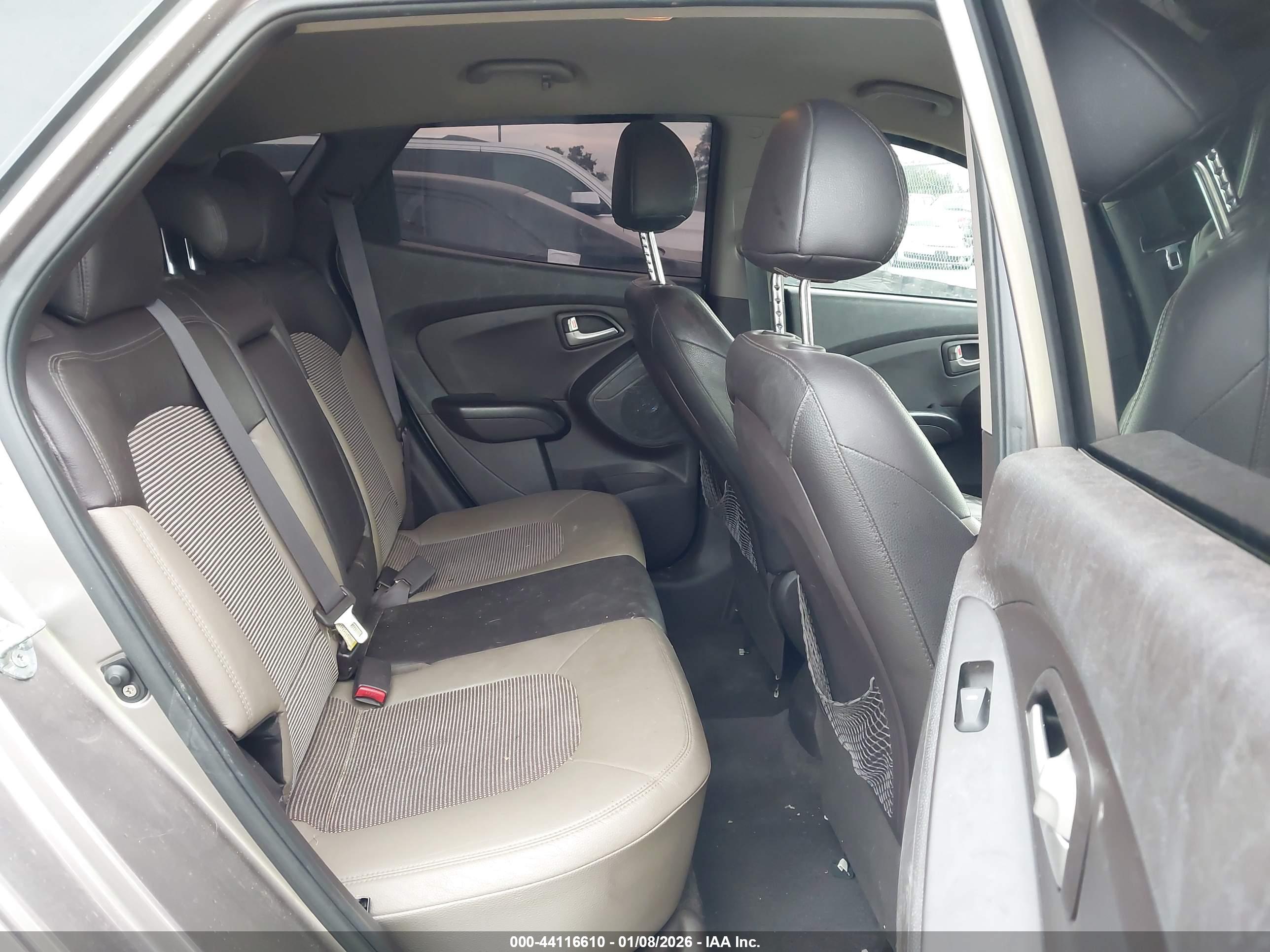 HYUNDAI TUCSON image 8
