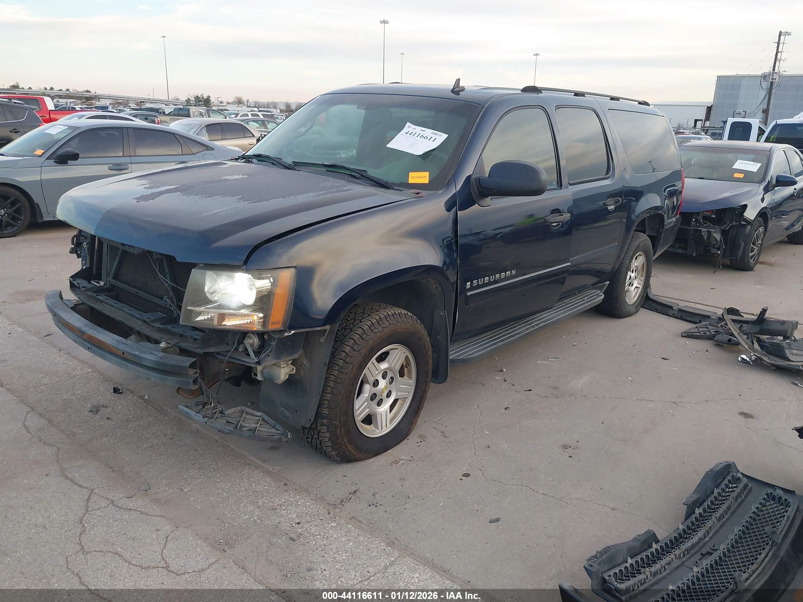 CHEVROLET SUBURBAN image 2