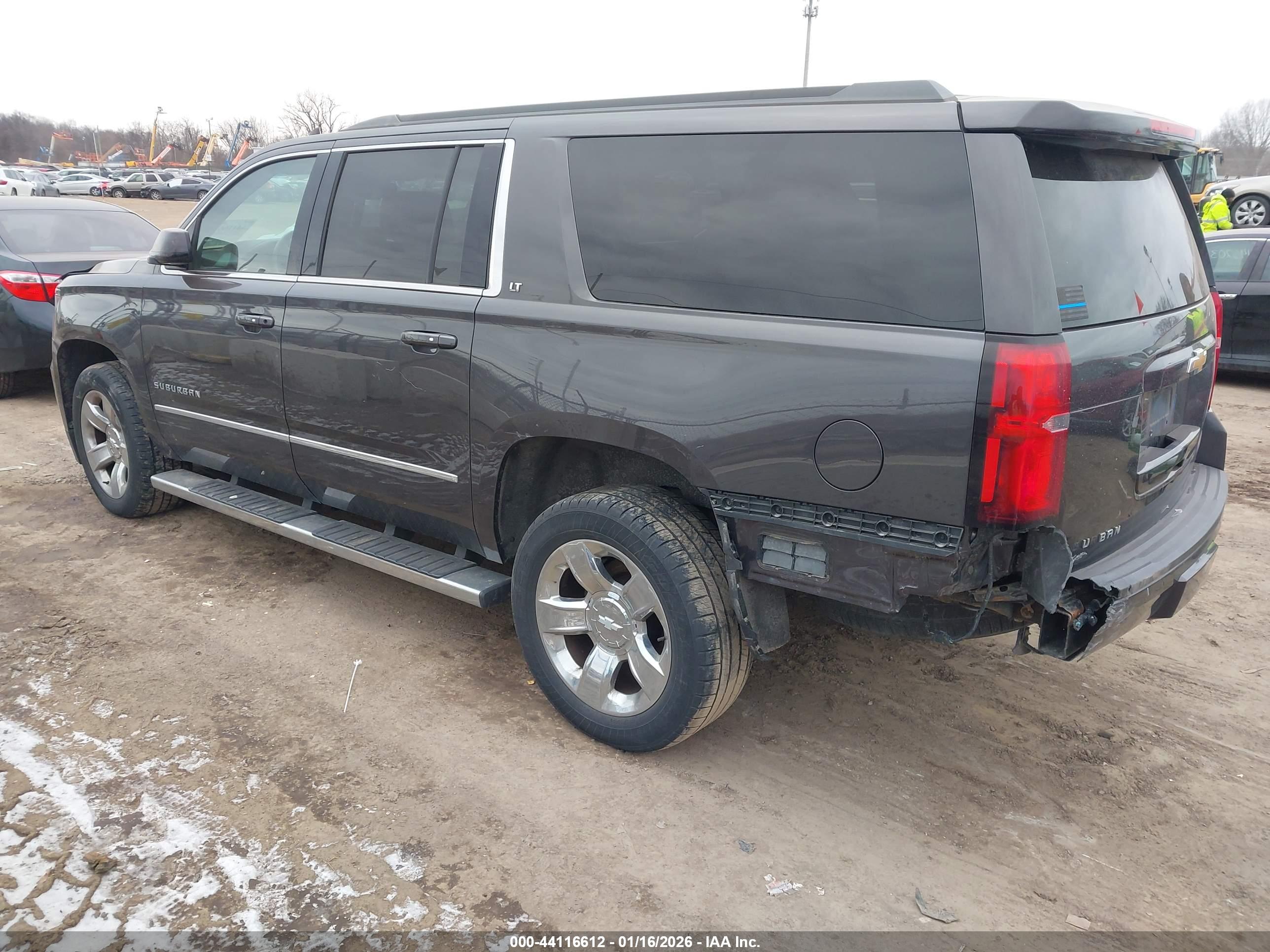 CHEVROLET SUBURBAN image 3