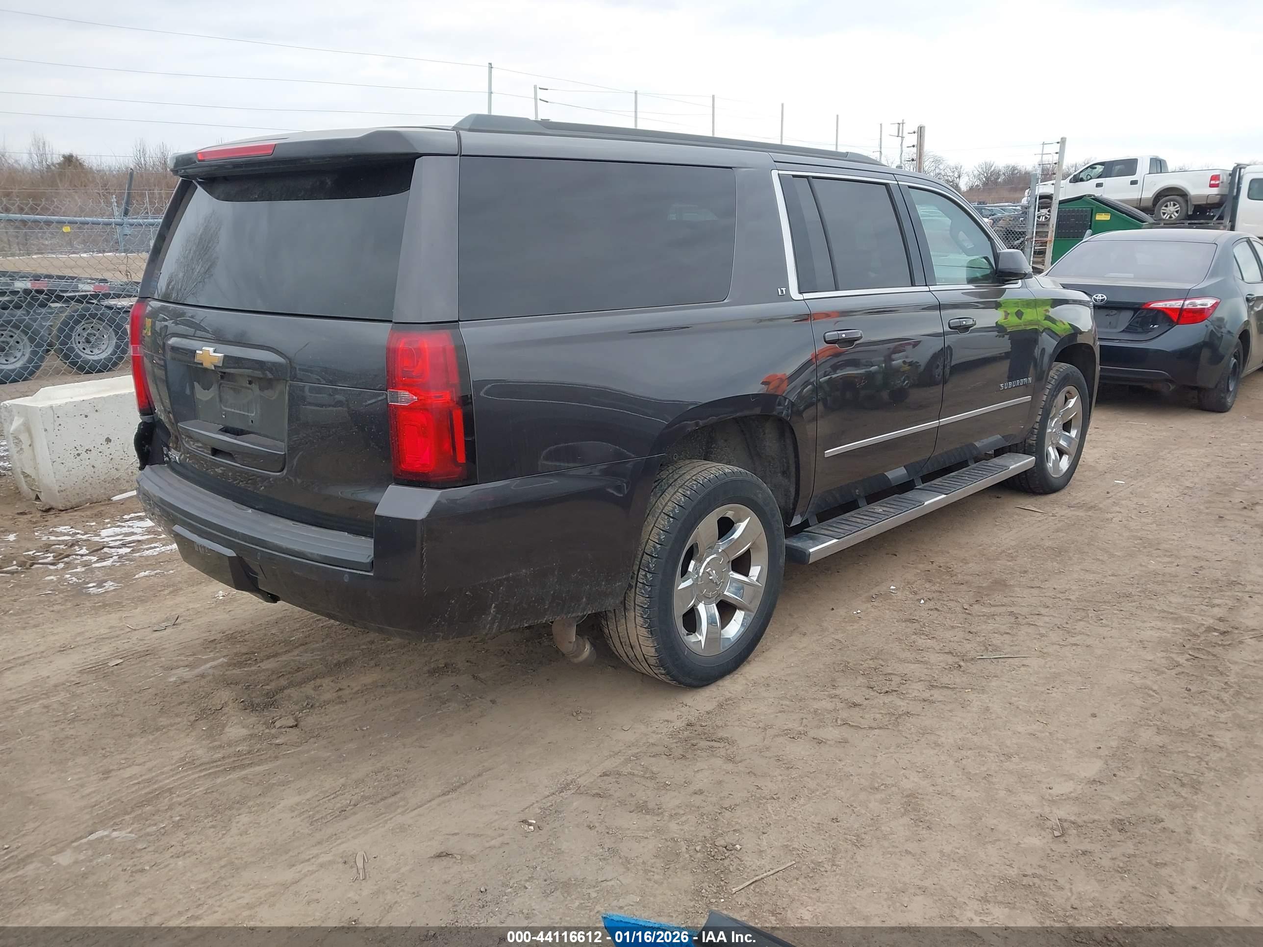CHEVROLET SUBURBAN image 4