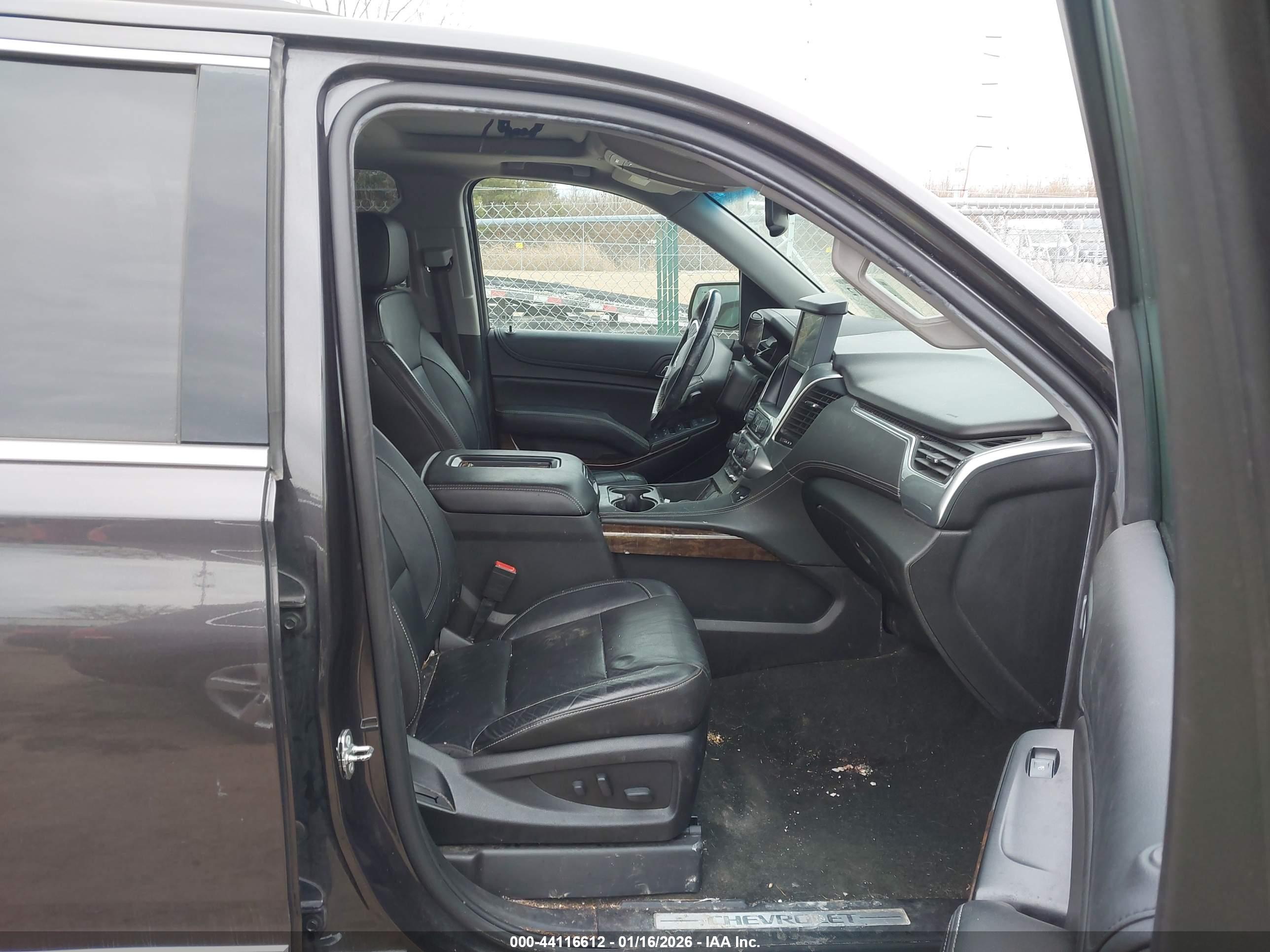 CHEVROLET SUBURBAN image 5