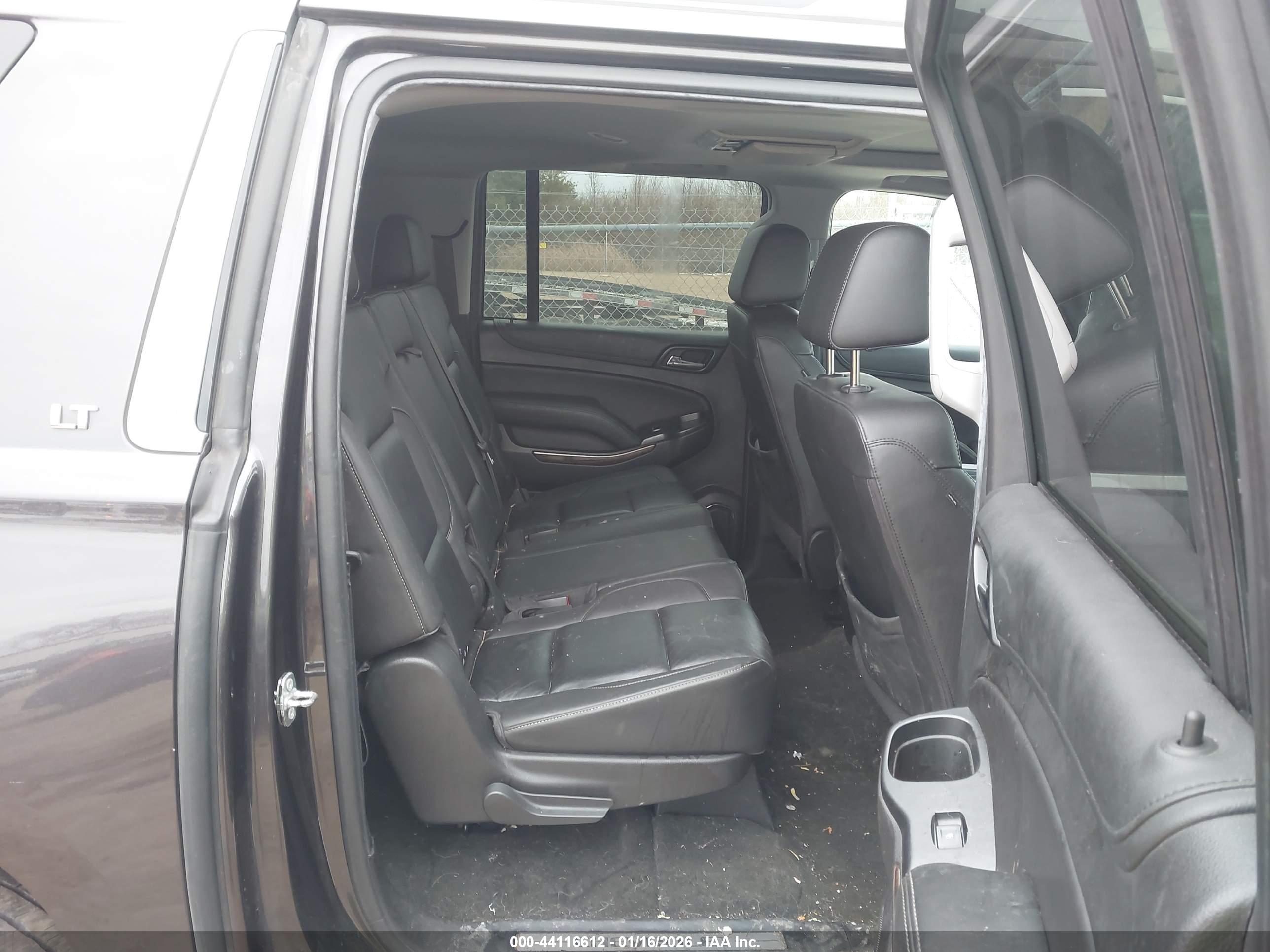 CHEVROLET SUBURBAN image 8