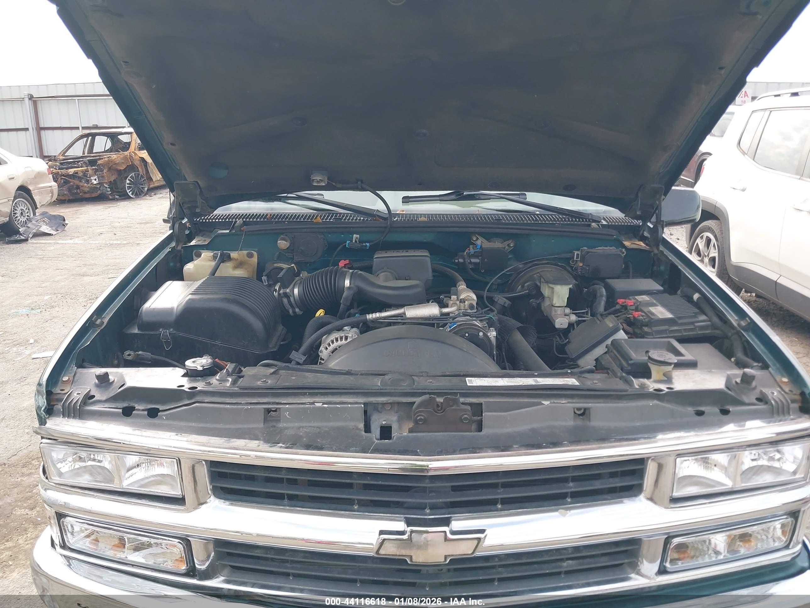 CHEVROLET GMT-400 image 10