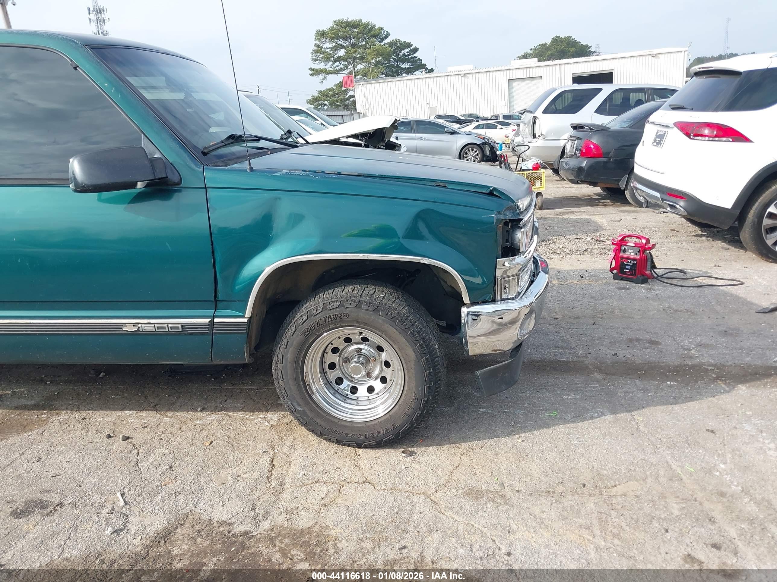 CHEVROLET GMT-400 image 6