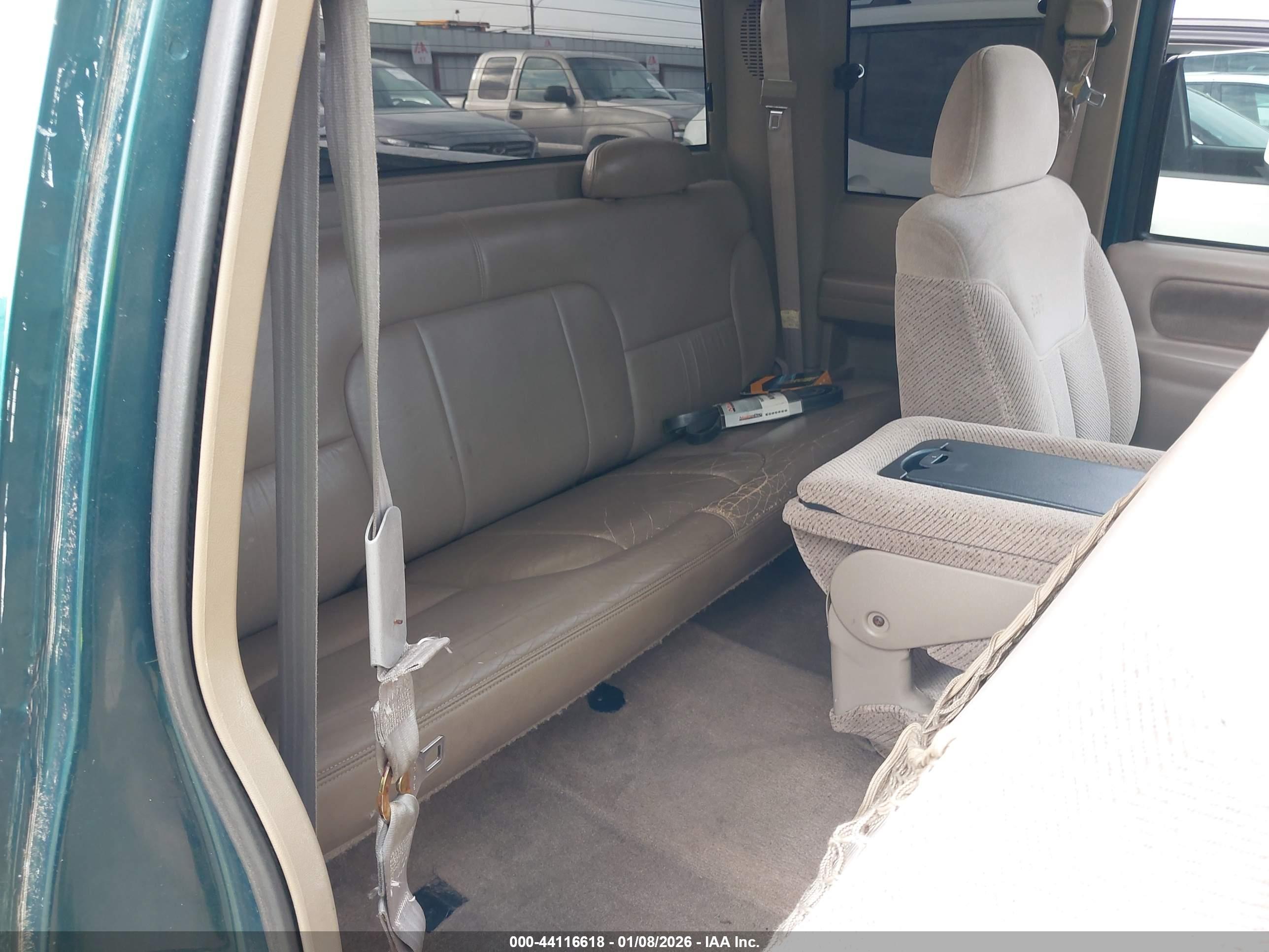 CHEVROLET GMT-400 image 8