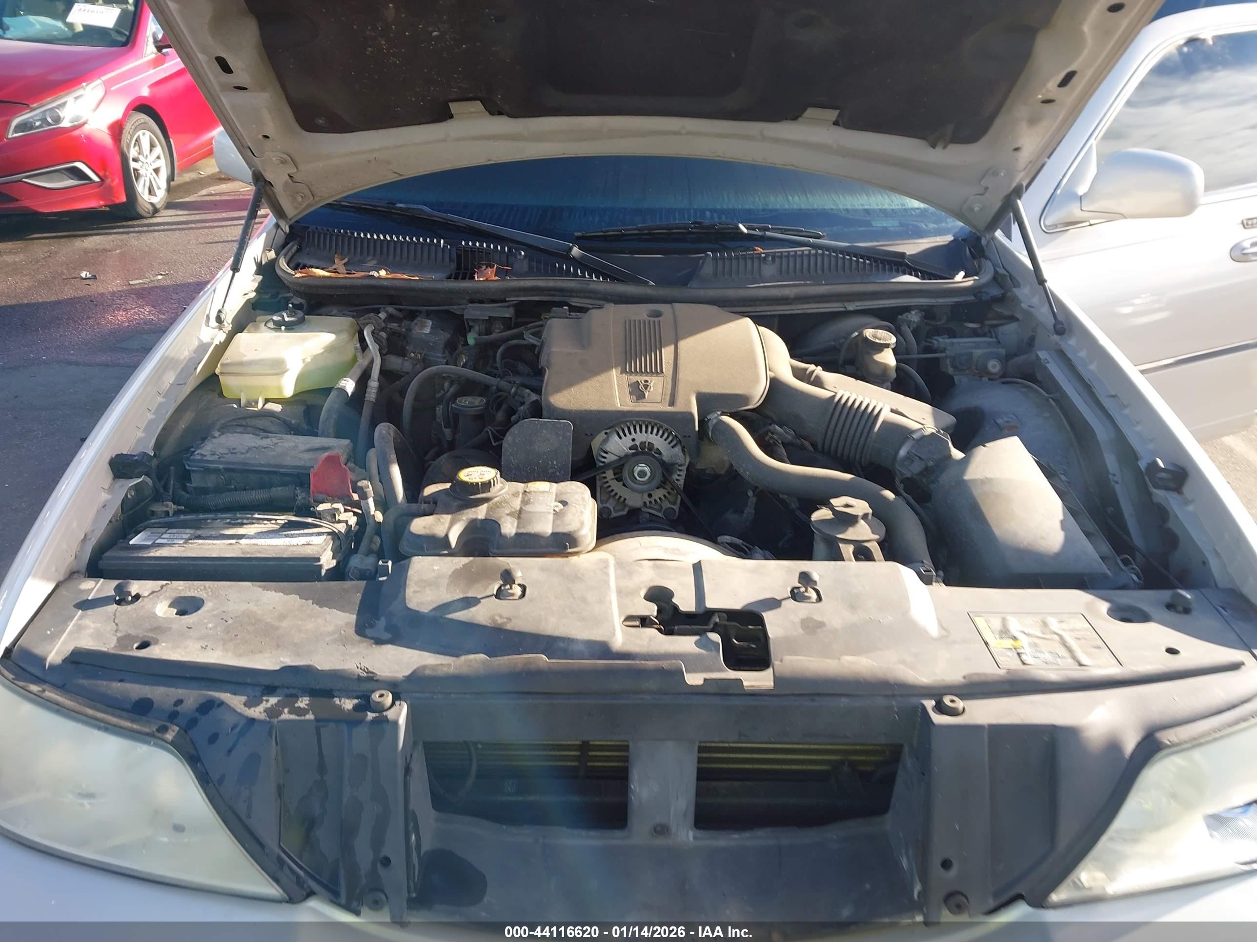 LINCOLN TOWN image 10