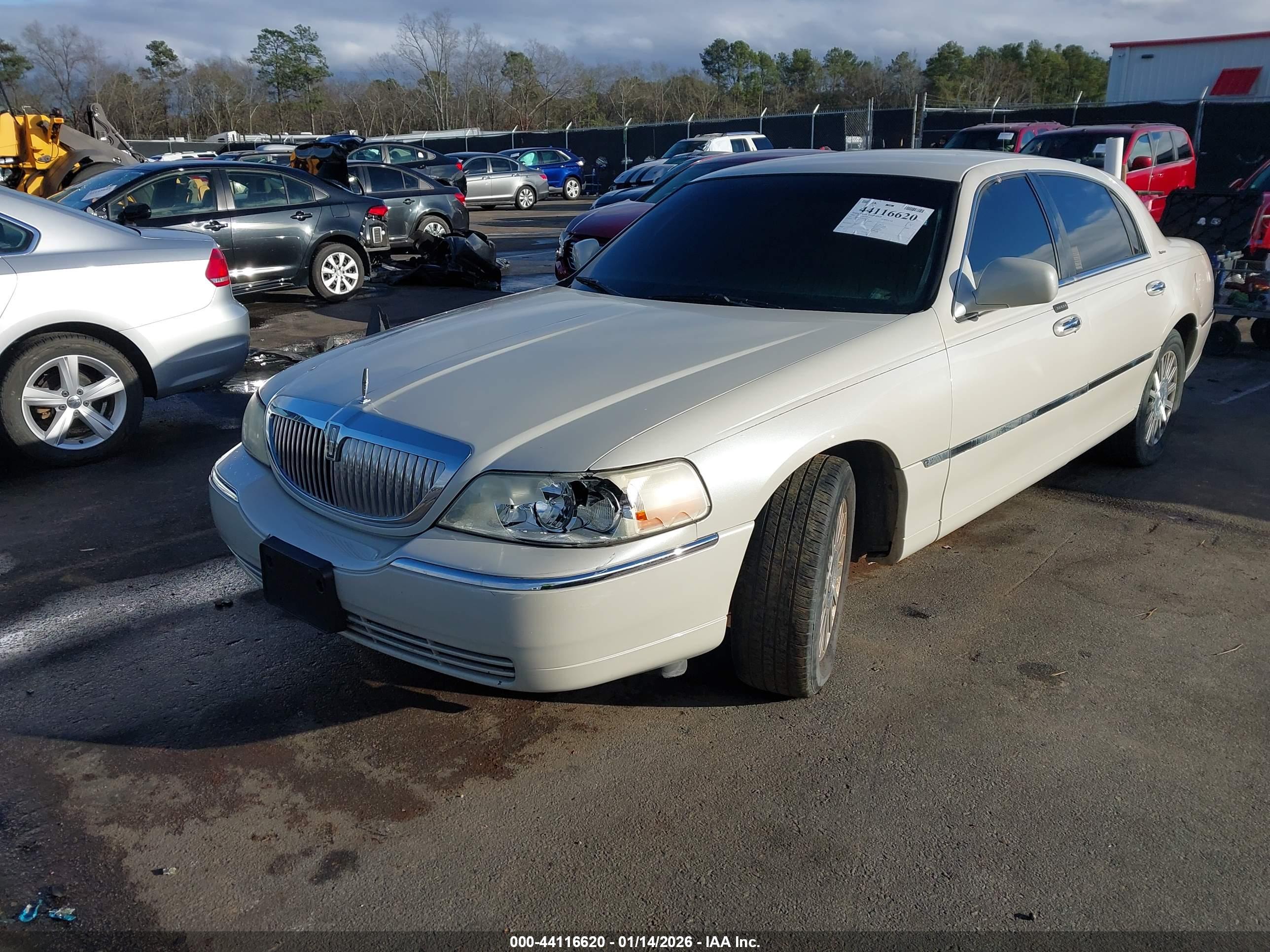 LINCOLN TOWN image 2