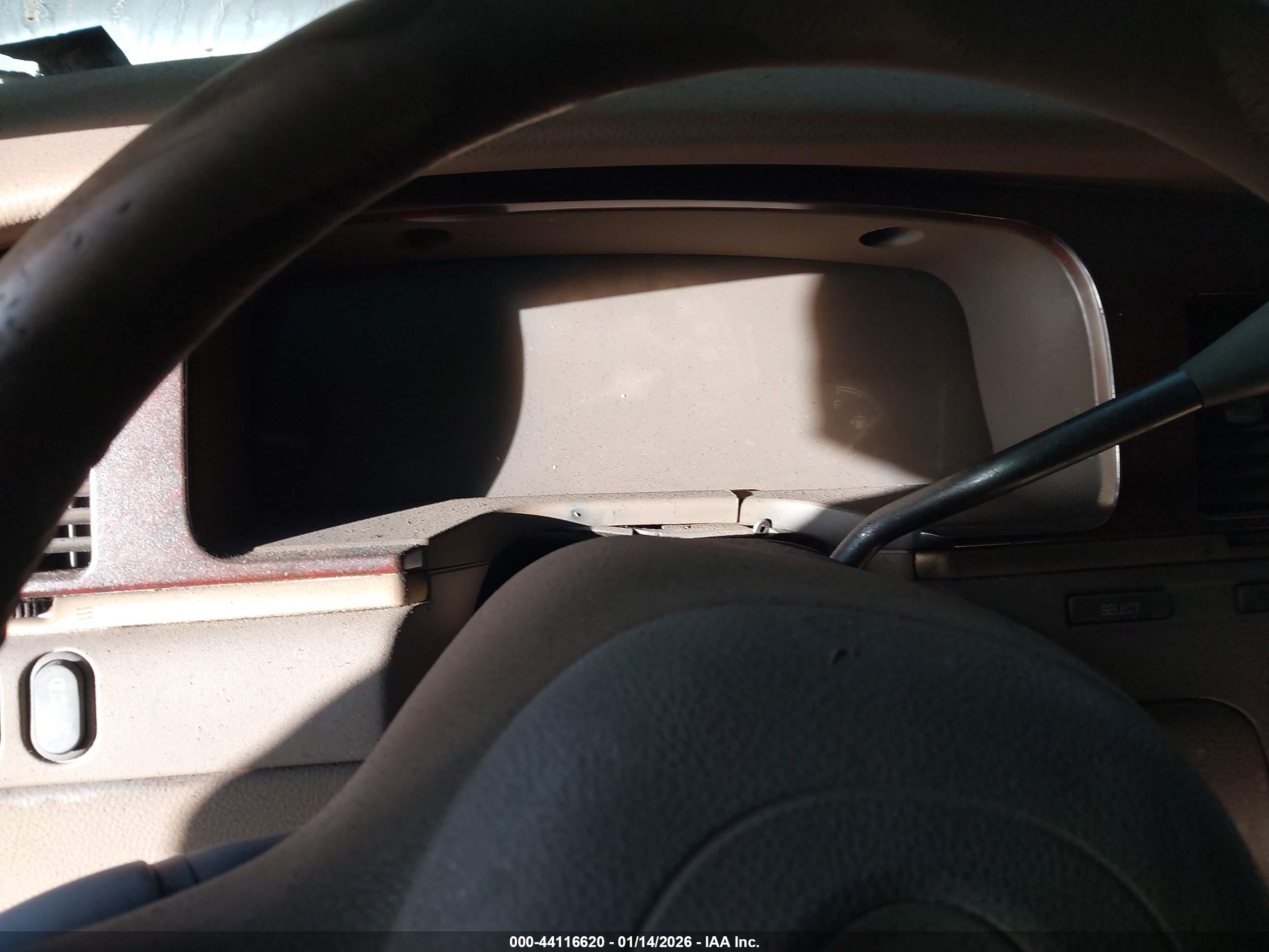 LINCOLN TOWN image 7