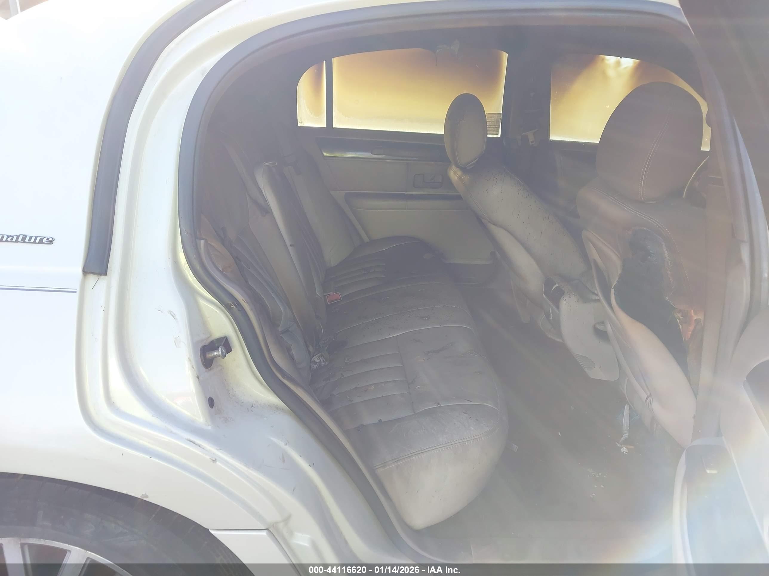LINCOLN TOWN image 8