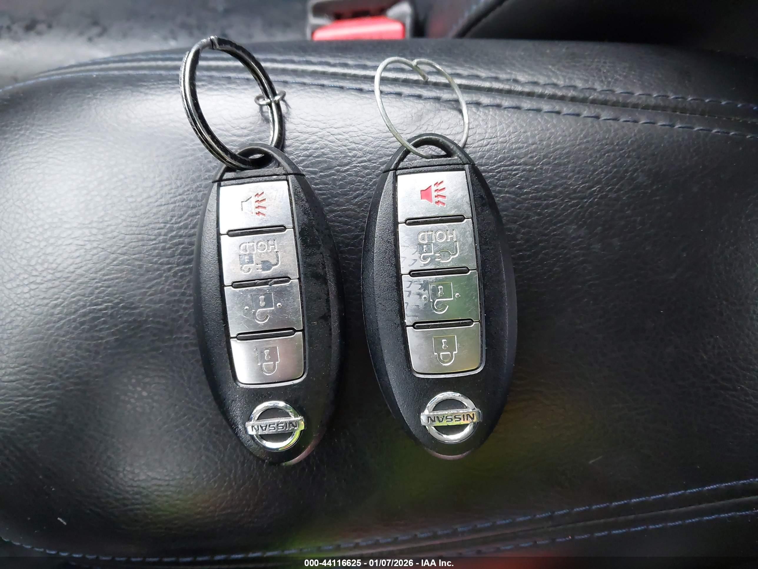 NISSAN LEAF image 11